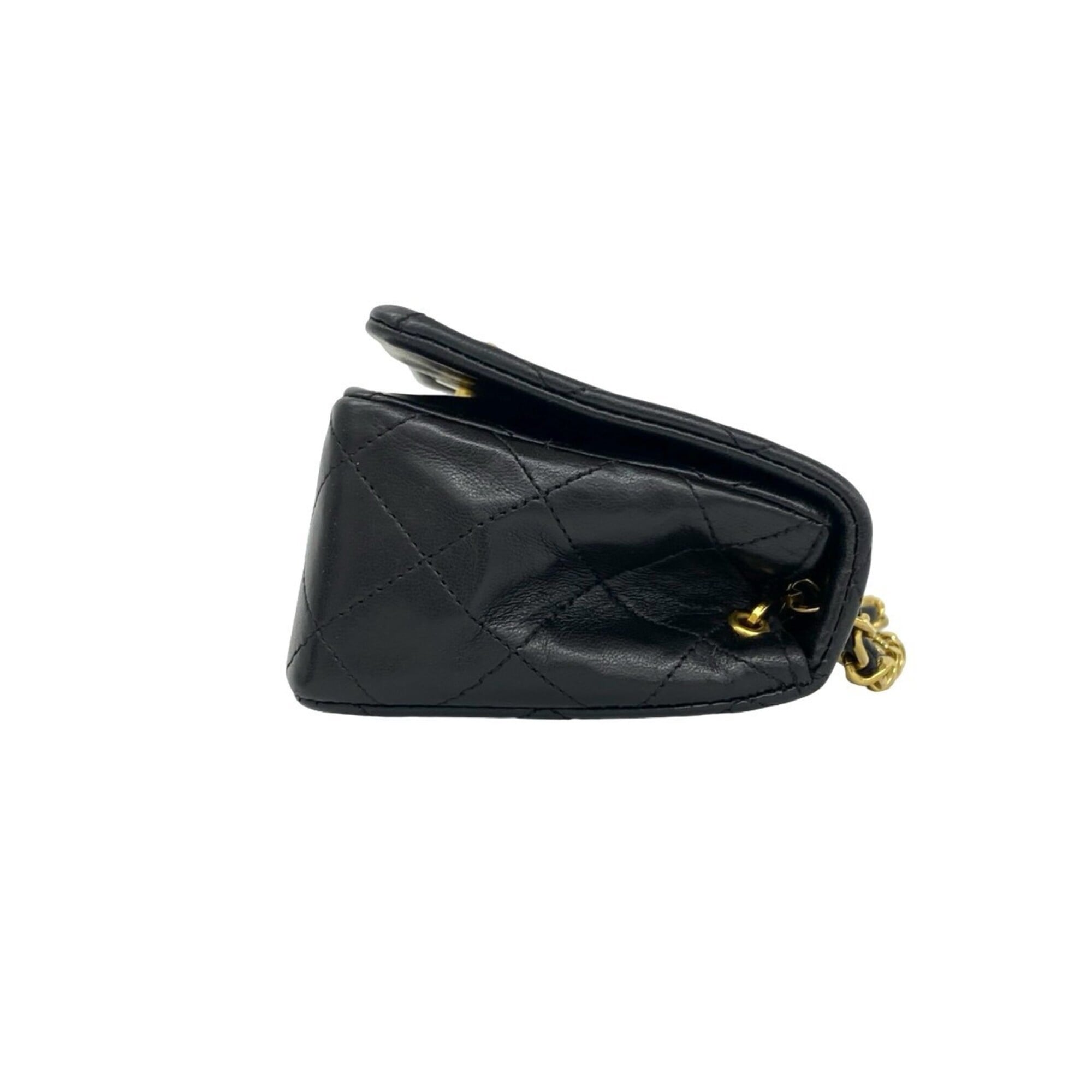 Chanel Black Leather Pochette Shoulder Bag (Pre-Owned)