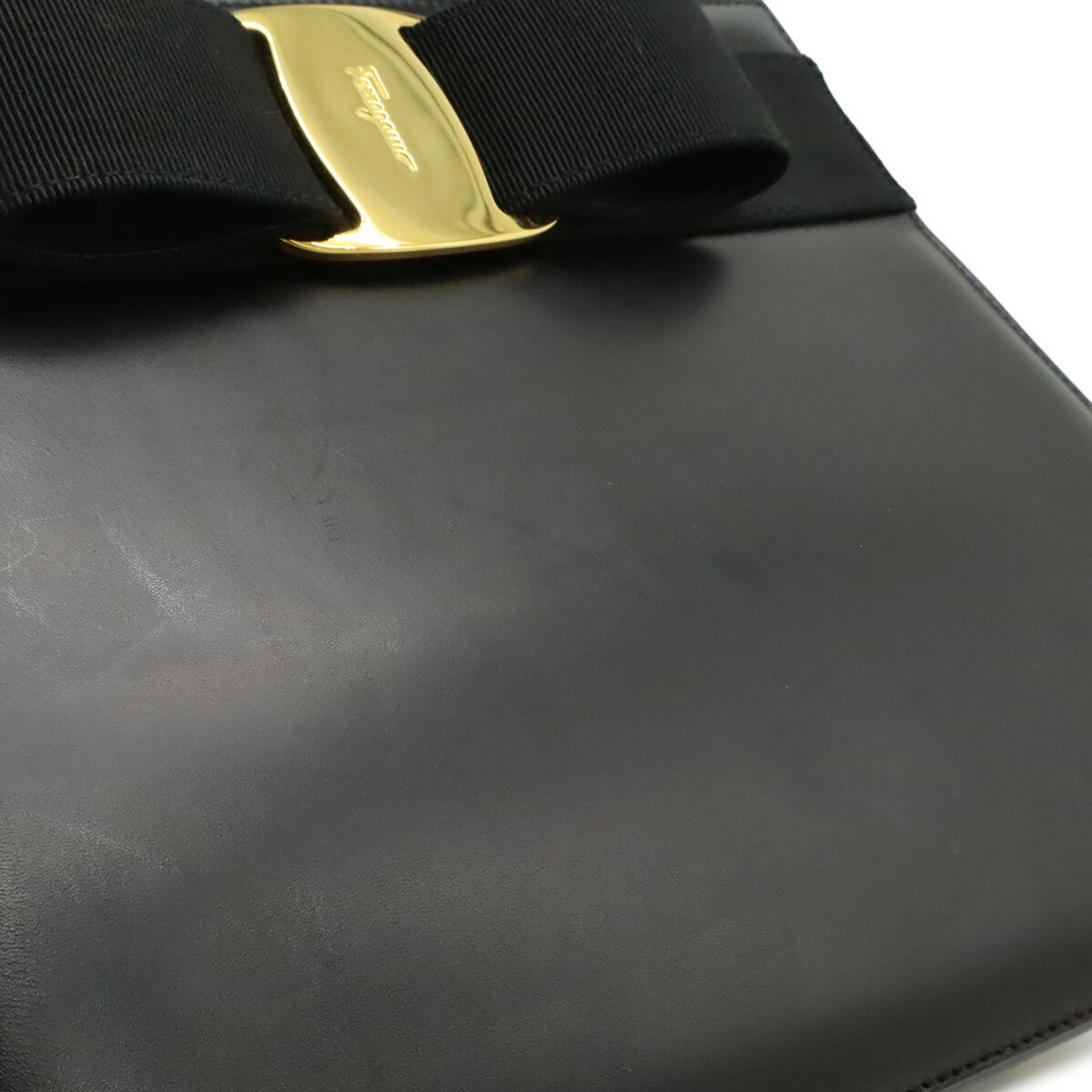 Salvatore Ferragamo Vara Black Leather Handbag Shoulder Bag (Pre-Owned)