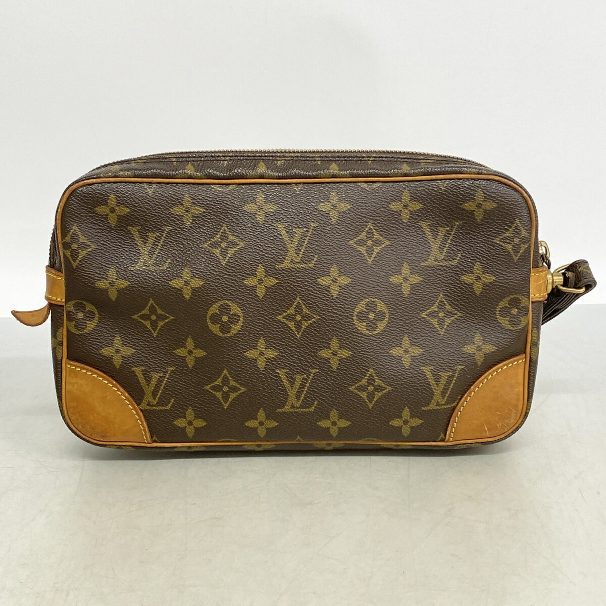 Louis Vuitton Brown Clutch Bag (Pre-Owned)