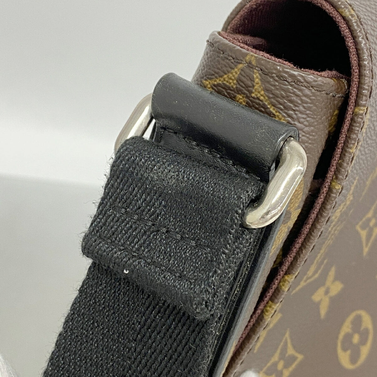 Louis Vuitton Brown Shoulder Bag (Pre-Owned)