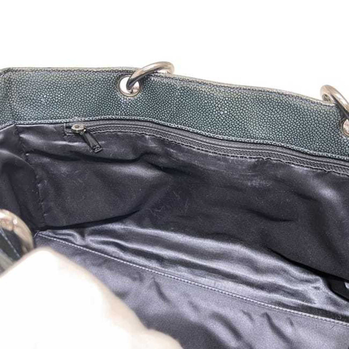 Chanel Green Patent Leather Tote Bag (Pre-Owned)