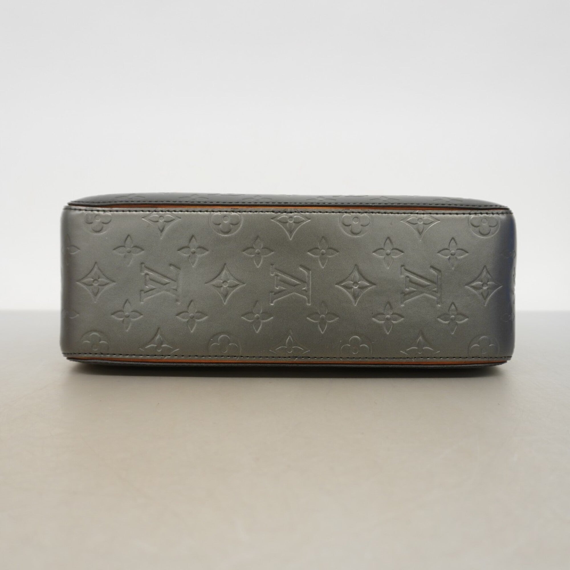 Louis Vuitton Noir Handbag (Pre-Owned)