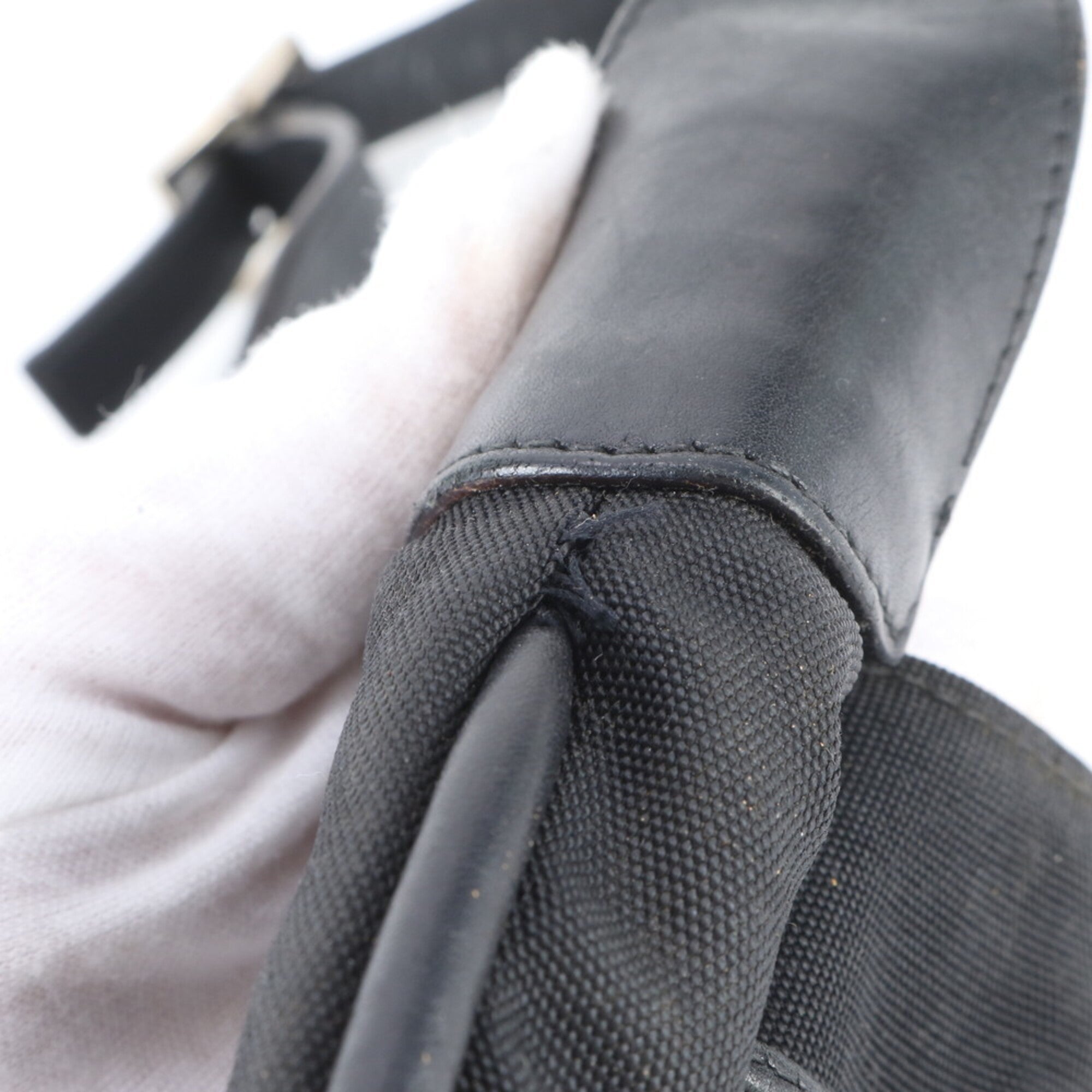 Gucci Black Leather Nylon Shoulder Bag (Pre-Owned)