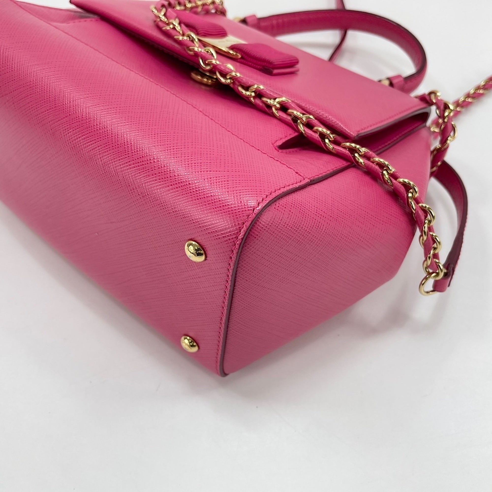 Salvatore Ferragamo Pink Shoulder Bag (Pre-Owned)