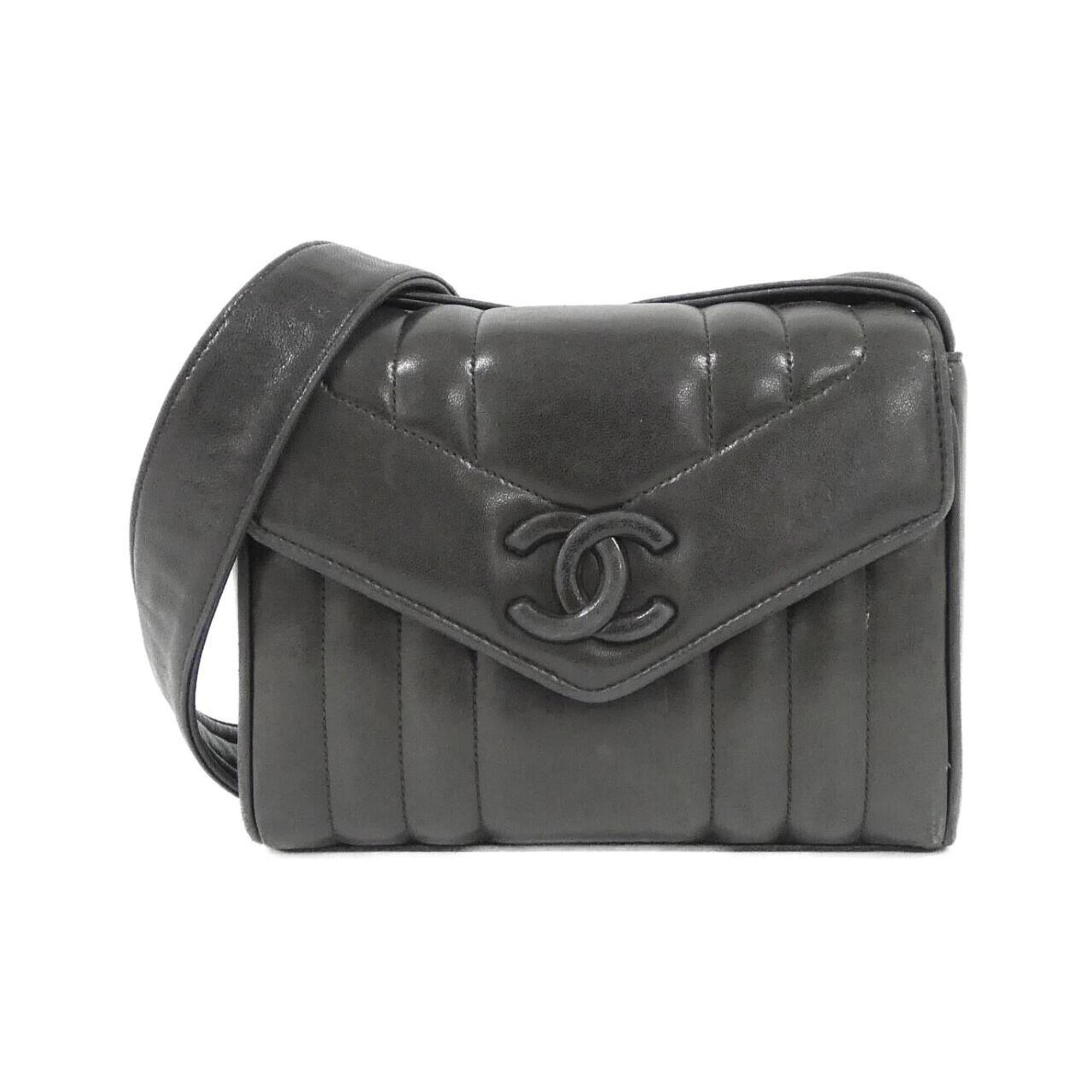 Chanel Black Leather Shoulder Bag (Pre-Owned)
