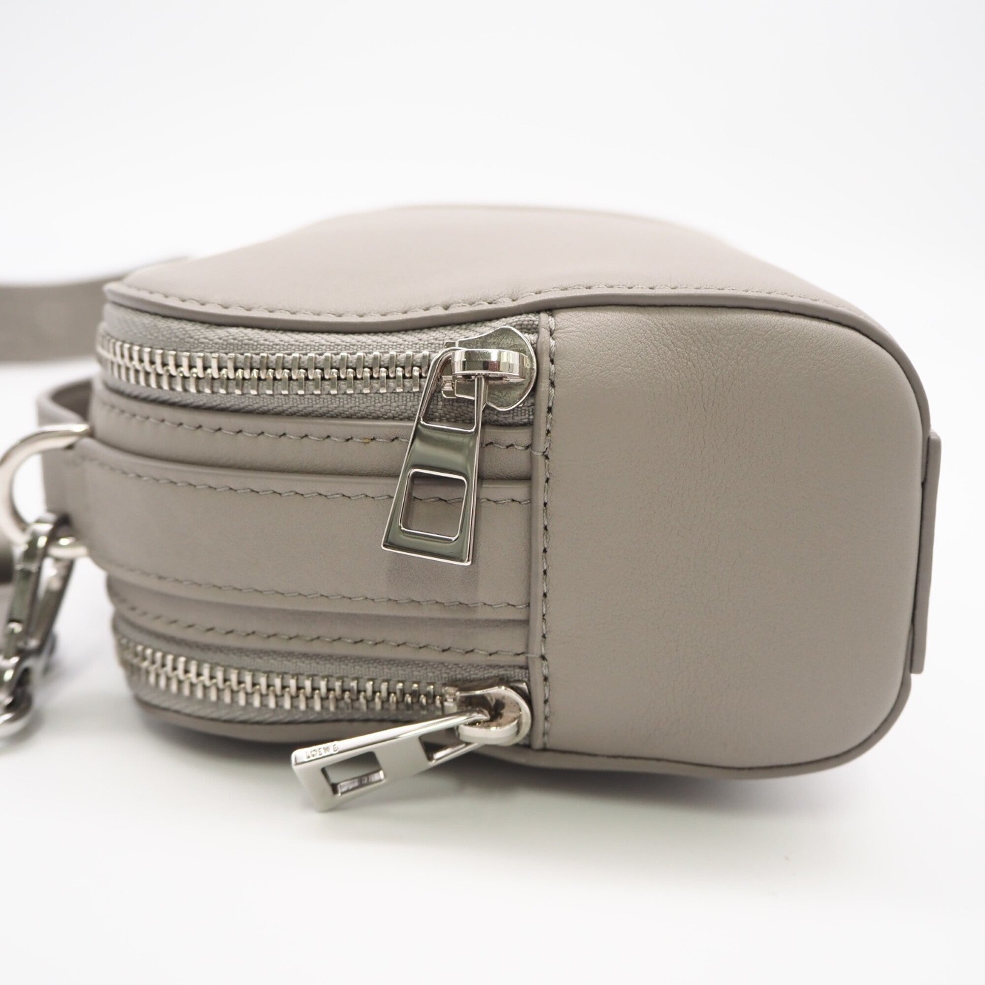 Loewe Gray Leather Shoulder Bag (Pre-Owned)