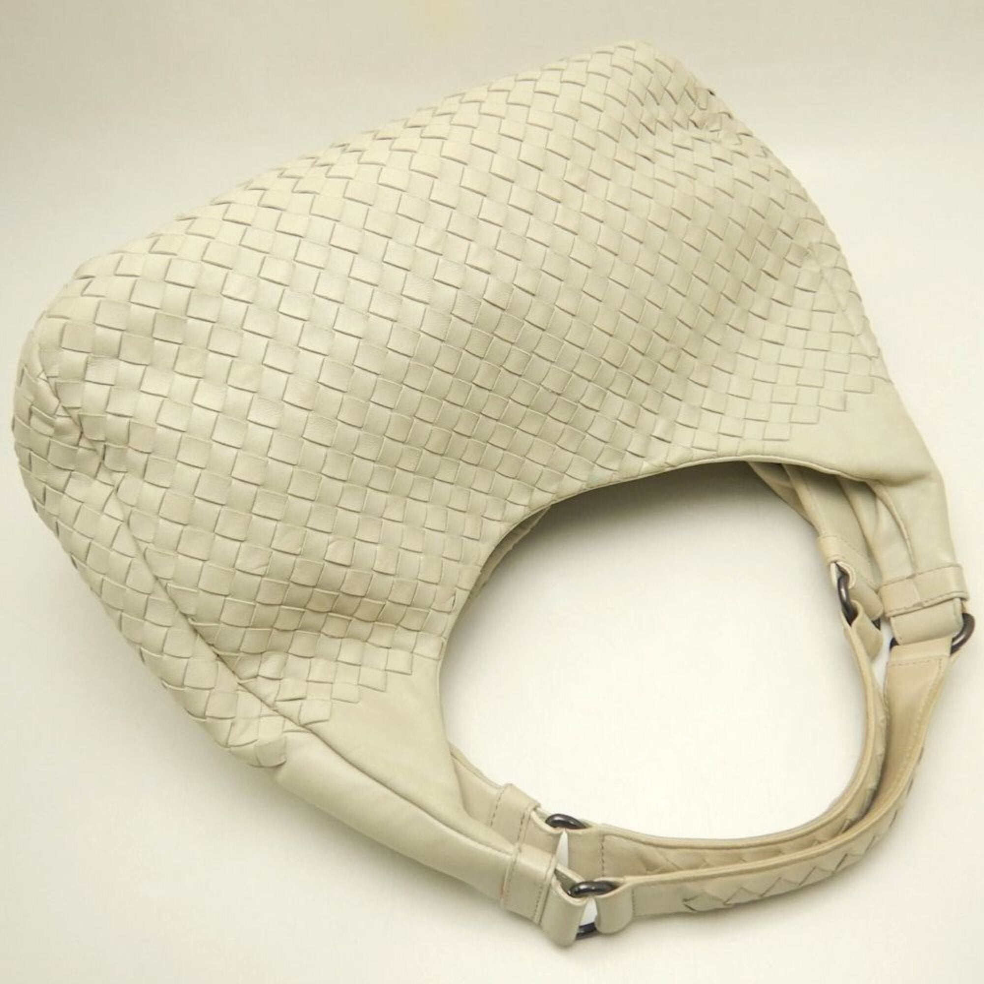 Bottega Veneta Intrecciato Ivory Leather Shoulder Bag (Pre-Owned)