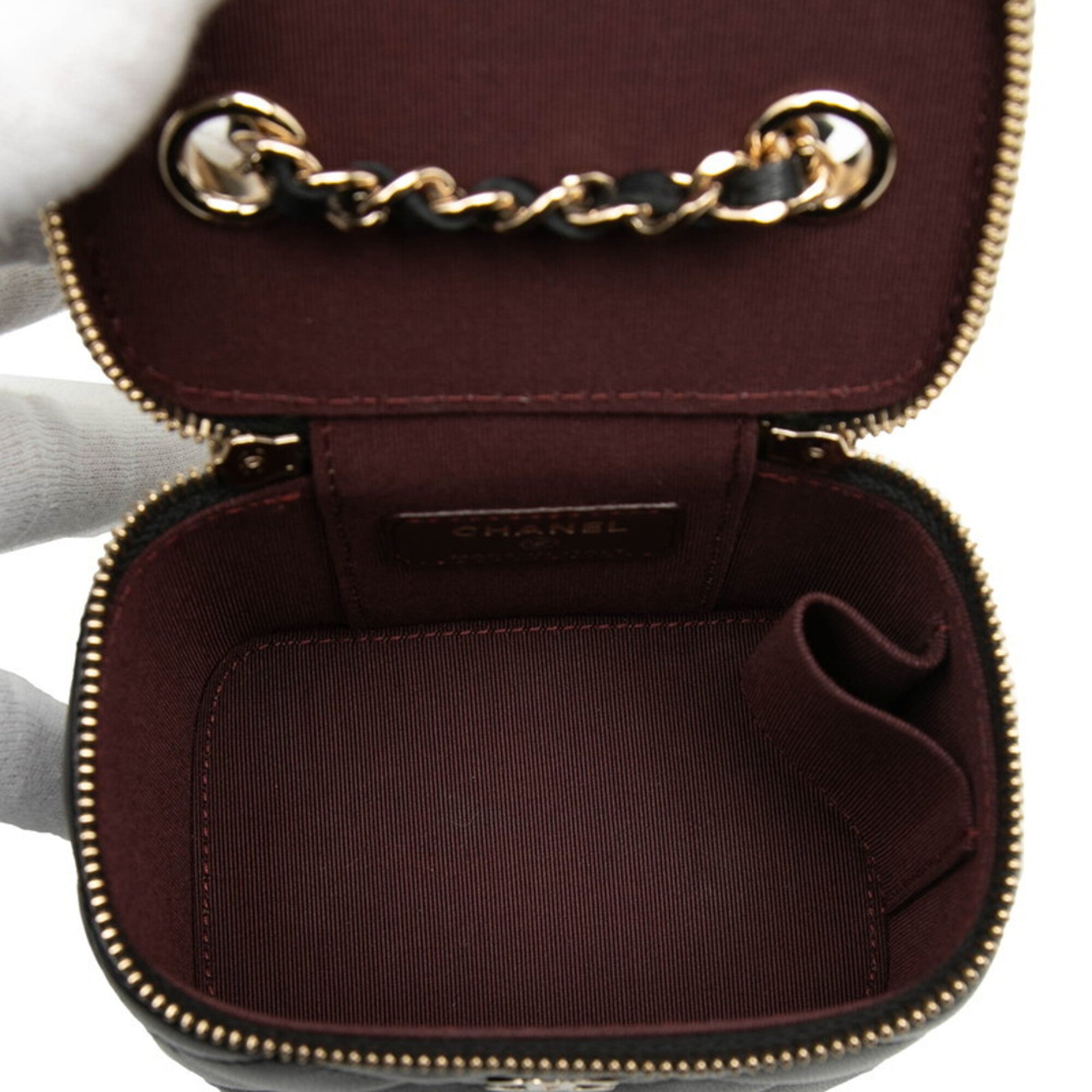 Chanel Matelasse Black Leather Shoulder Bag (Pre-Owned)