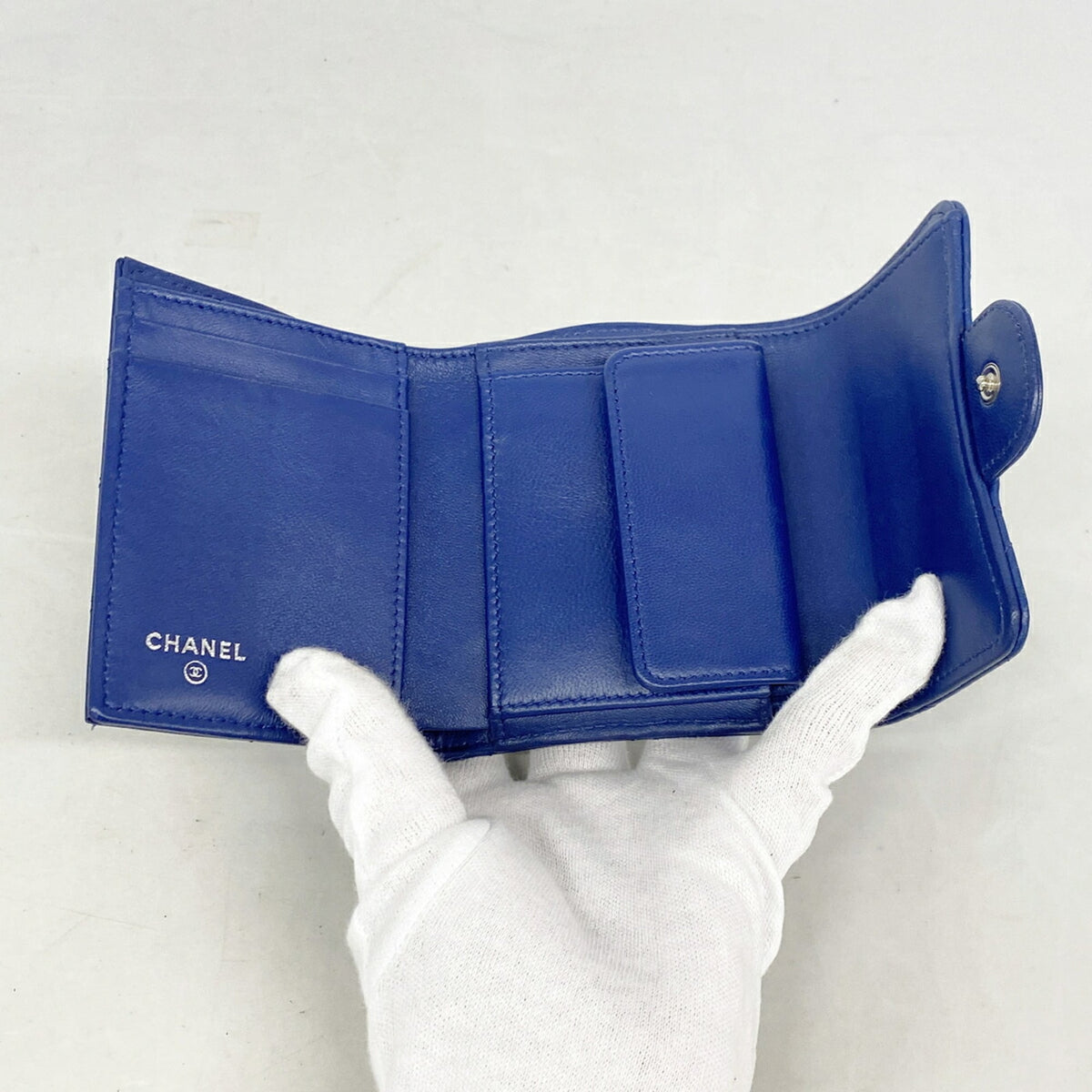 Chanel Blue Leather Wallet (Tri-Fold) (Pre-Owned)