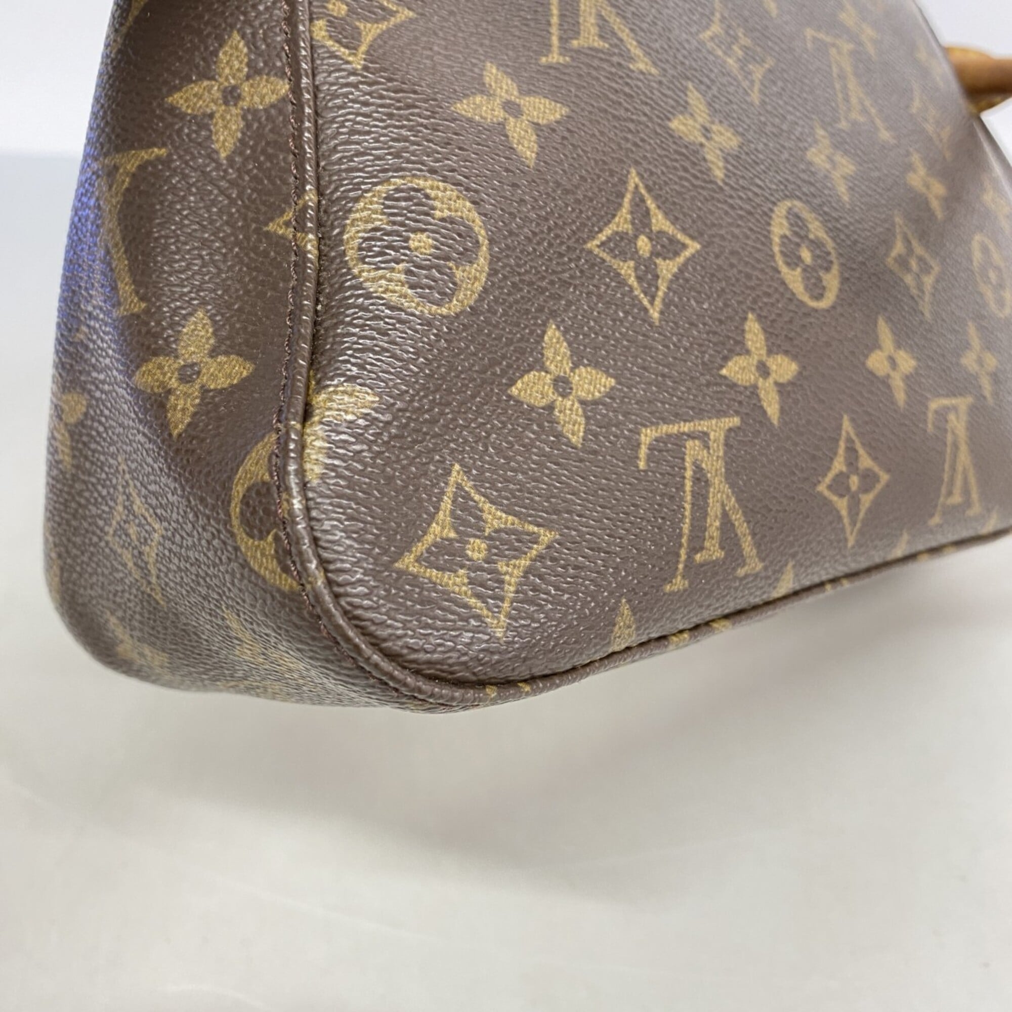 Louis Vuitton Brown Shoulder Bag (Pre-Owned)