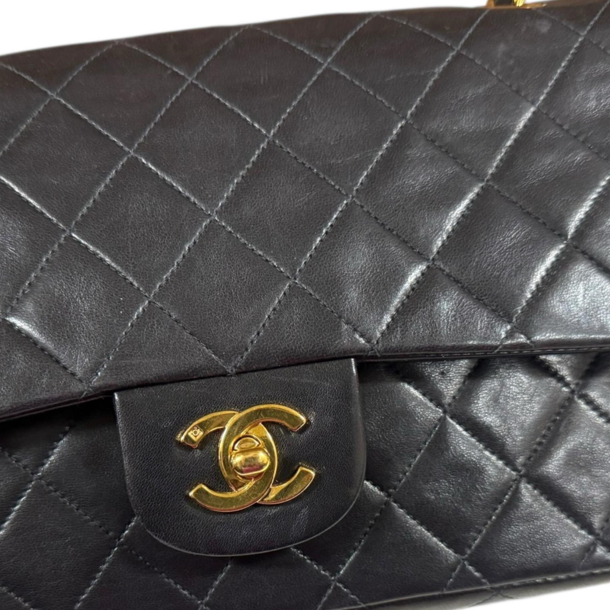 Chanel Matelasse Black Leather Shoulder Bag (Pre-Owned)