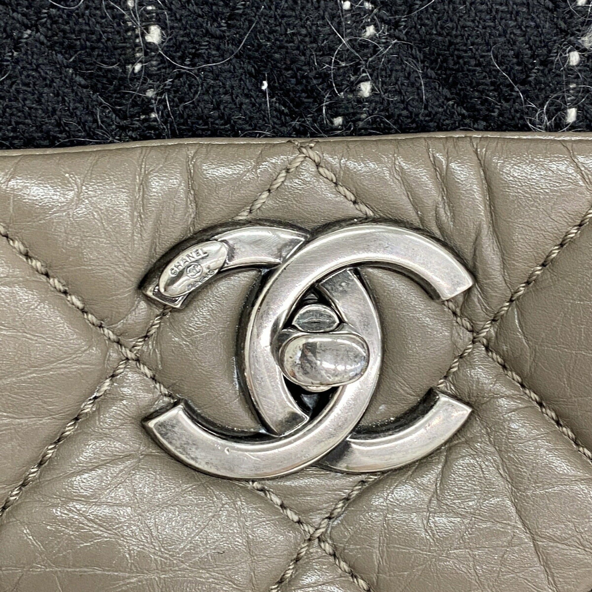Chanel Brown Leather Tweed Handbag (Pre-Owned)