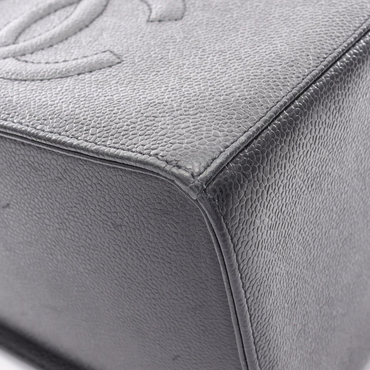 Chanel Black Grained Calfskin Handbag (Pre-Owned)