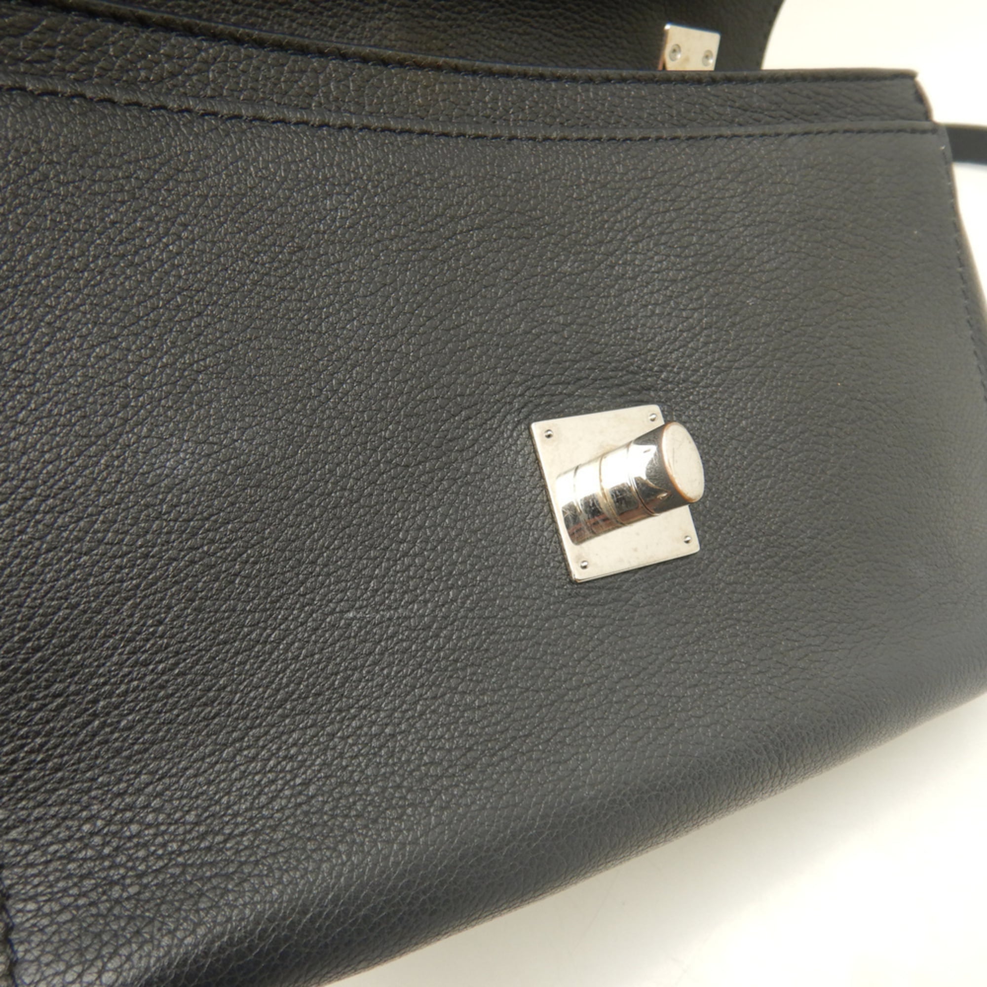 Louis Vuitton Noir Leather Shoulder Bag (Pre-Owned)