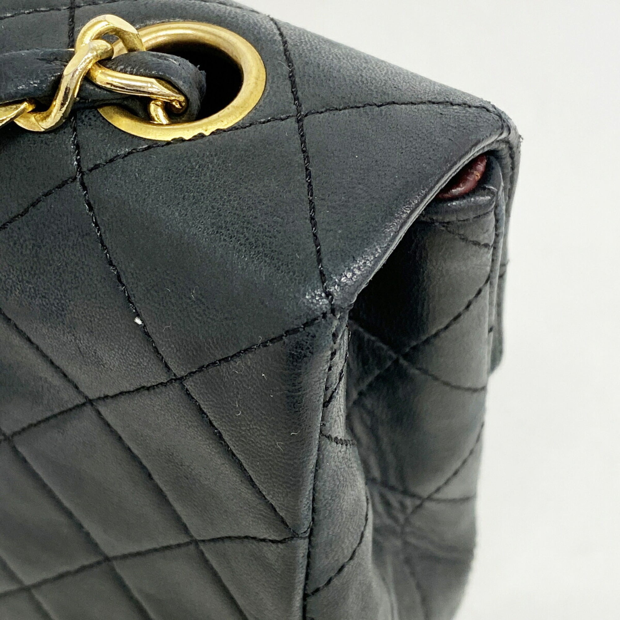 Chanel Black Leather Shoulder Bag (Pre-Owned)