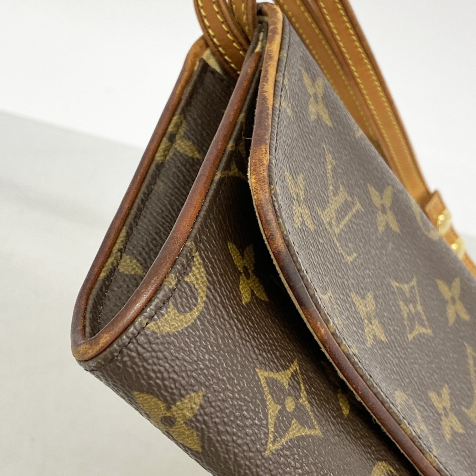 Louis Vuitton Brown Shoulder Bag (Pre-Owned)