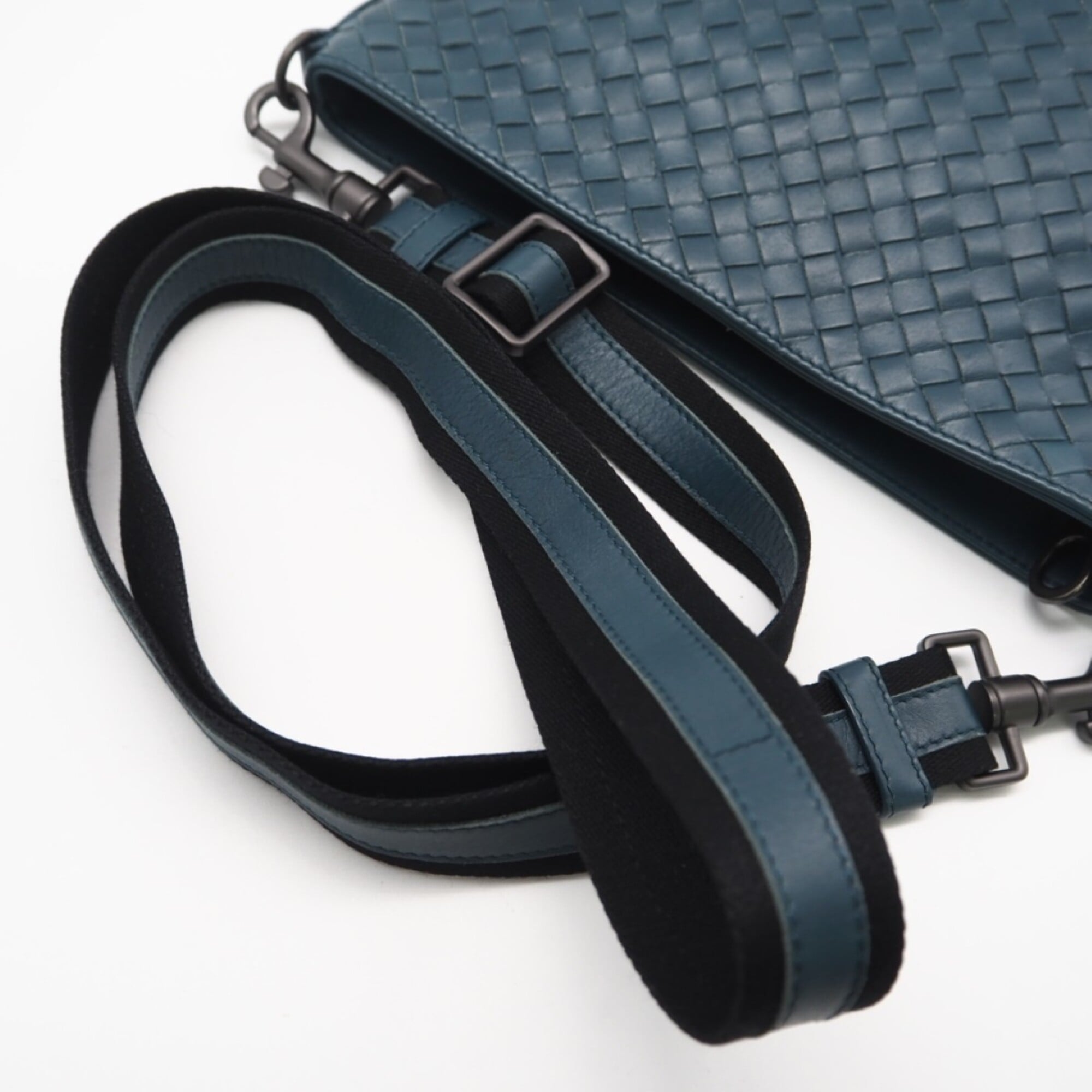 Bottega Veneta Intrecciato Green Leather Shoulder Bag (Pre-Owned)