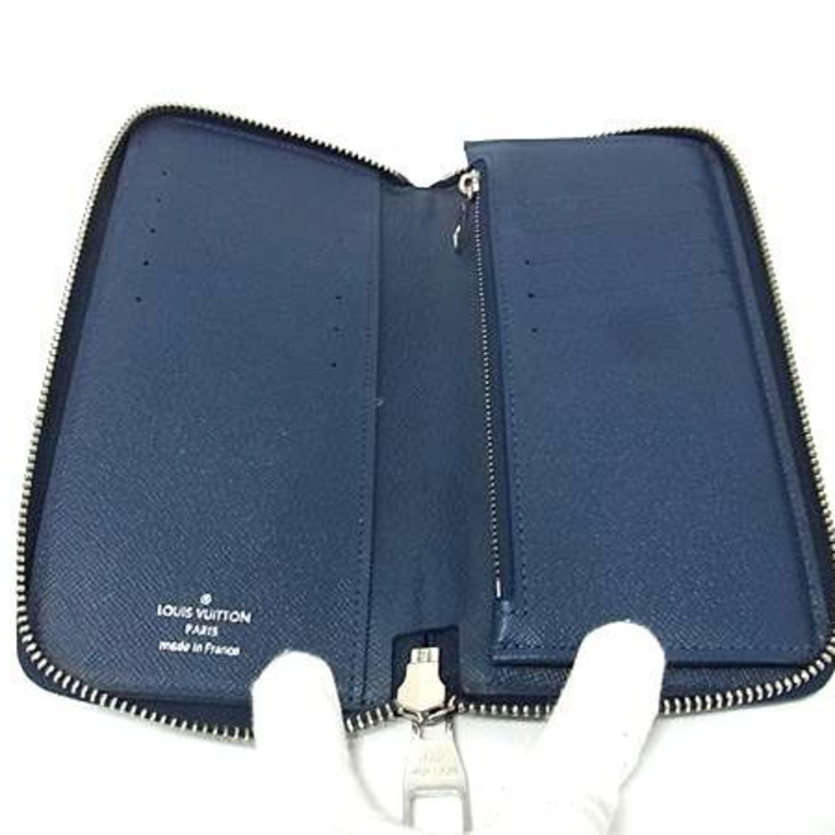 Louis Vuitton Taiga Blue Taiga Leather Long Wallet (Bi-Fold) (Pre-Owned)