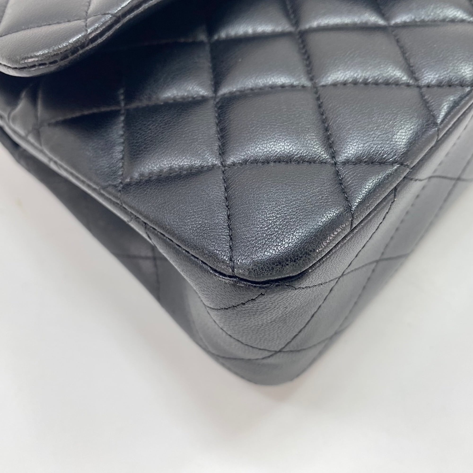 Chanel Black Shoulder Bag (Pre-Owned)