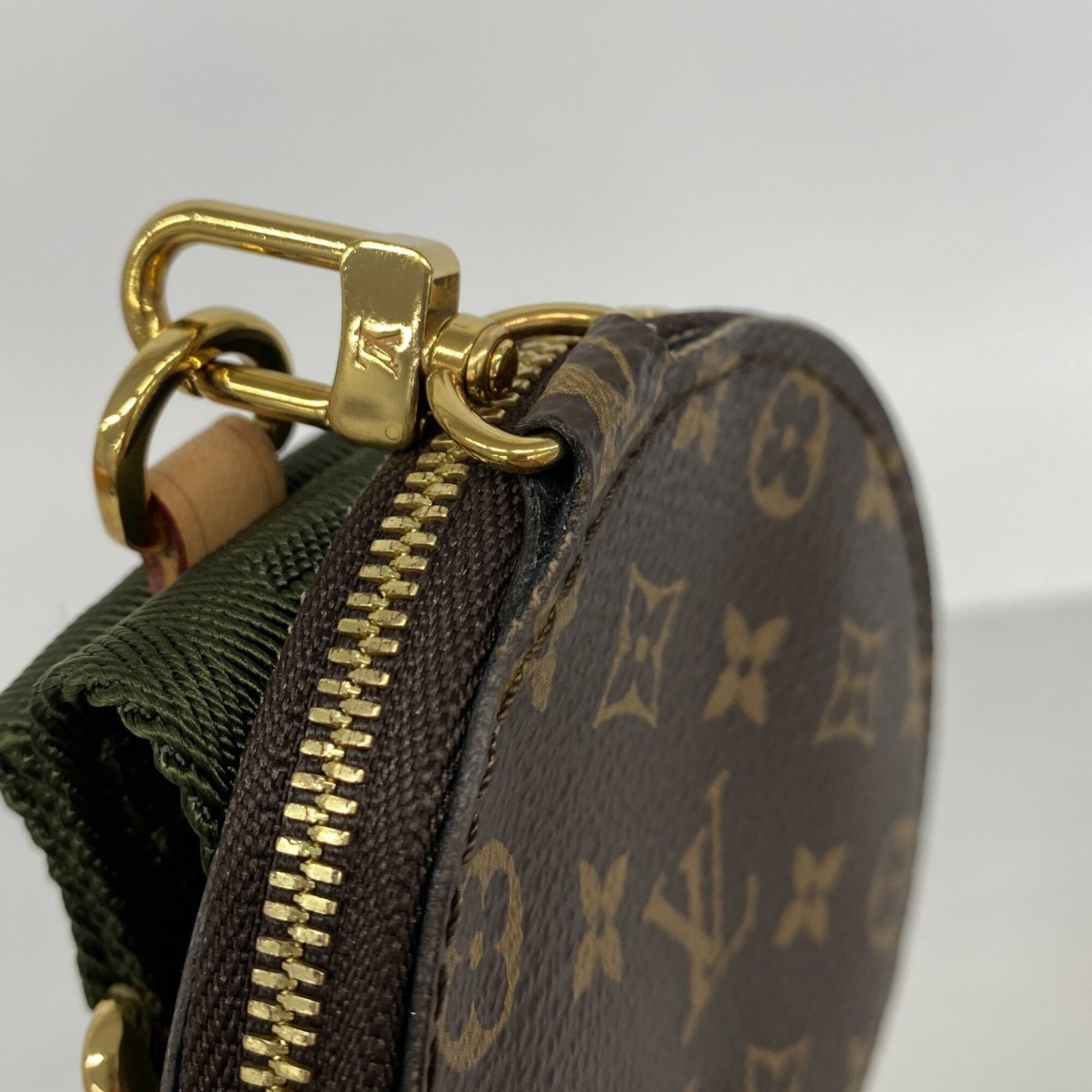 Louis Vuitton Khaki Handbag (Pre-Owned)