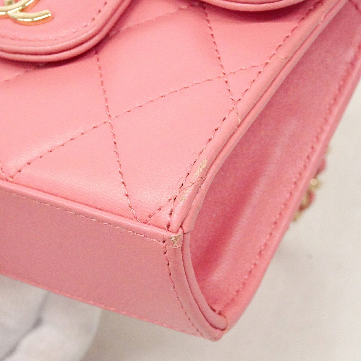 Chanel Pink Leather Handbag (Pre-Owned)