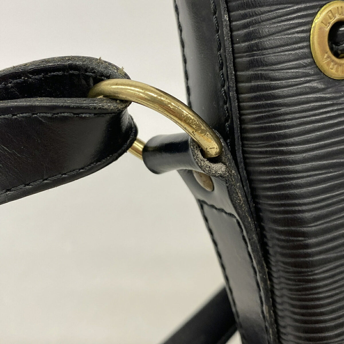 Louis Vuitton Noir Shoulder Bag (Pre-Owned)