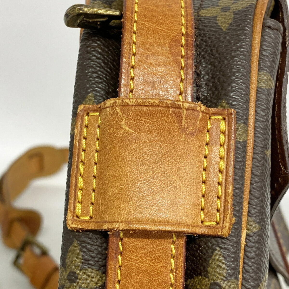 Louis Vuitton Brown Shoulder Bag (Pre-Owned)