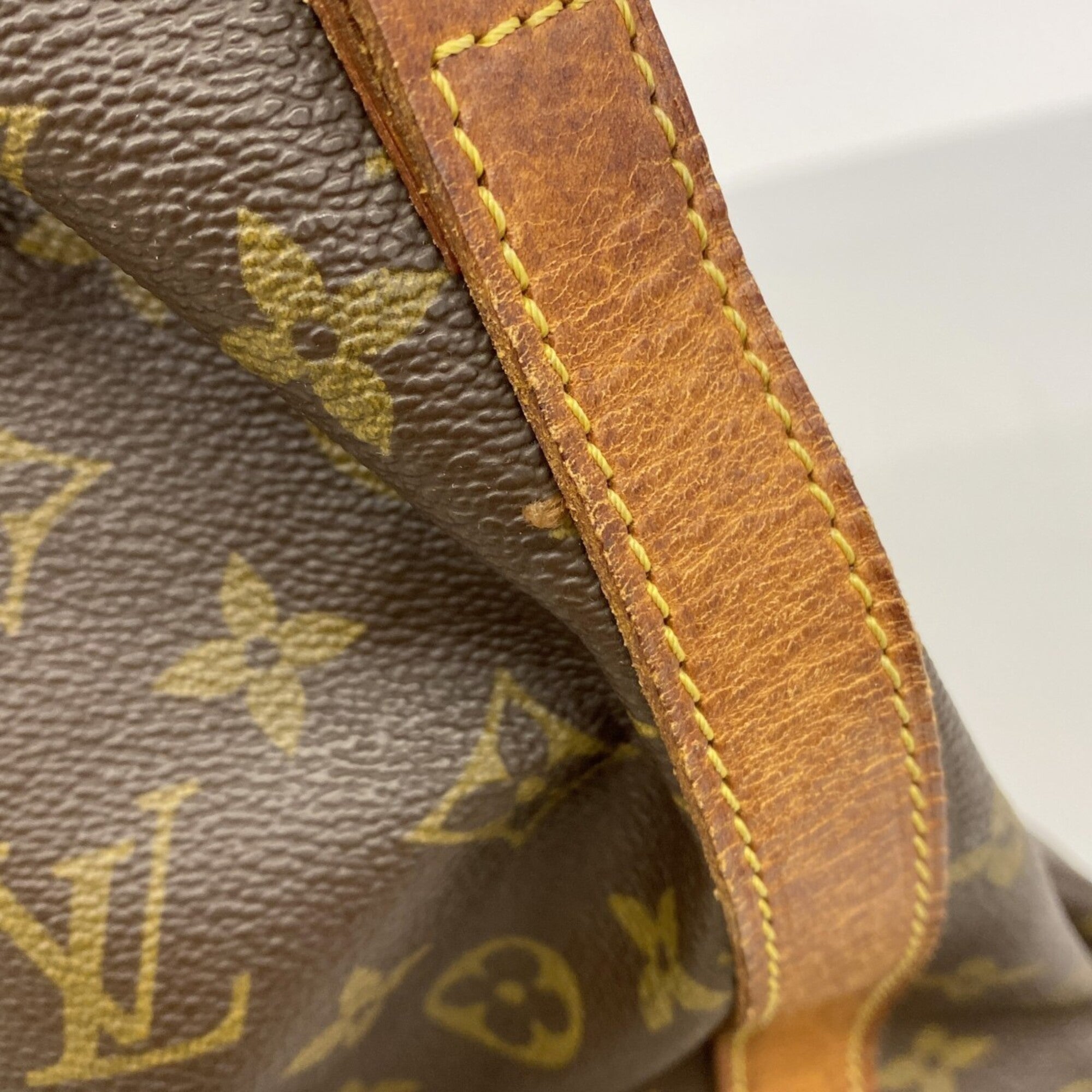 Louis Vuitton Brown Shoulder Bag (Pre-Owned)