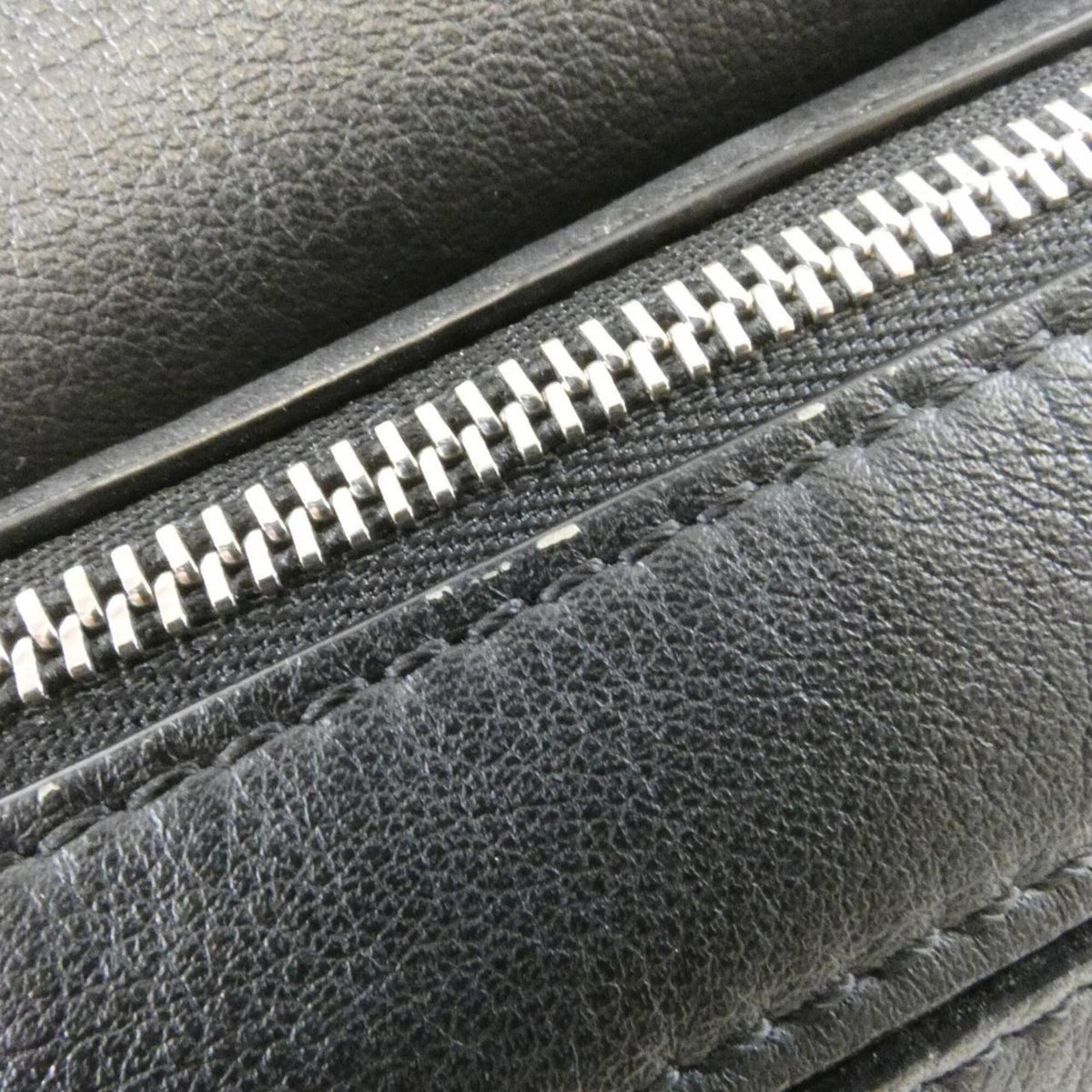 Loewe Black Leather Shoulder Bag (Pre-Owned)