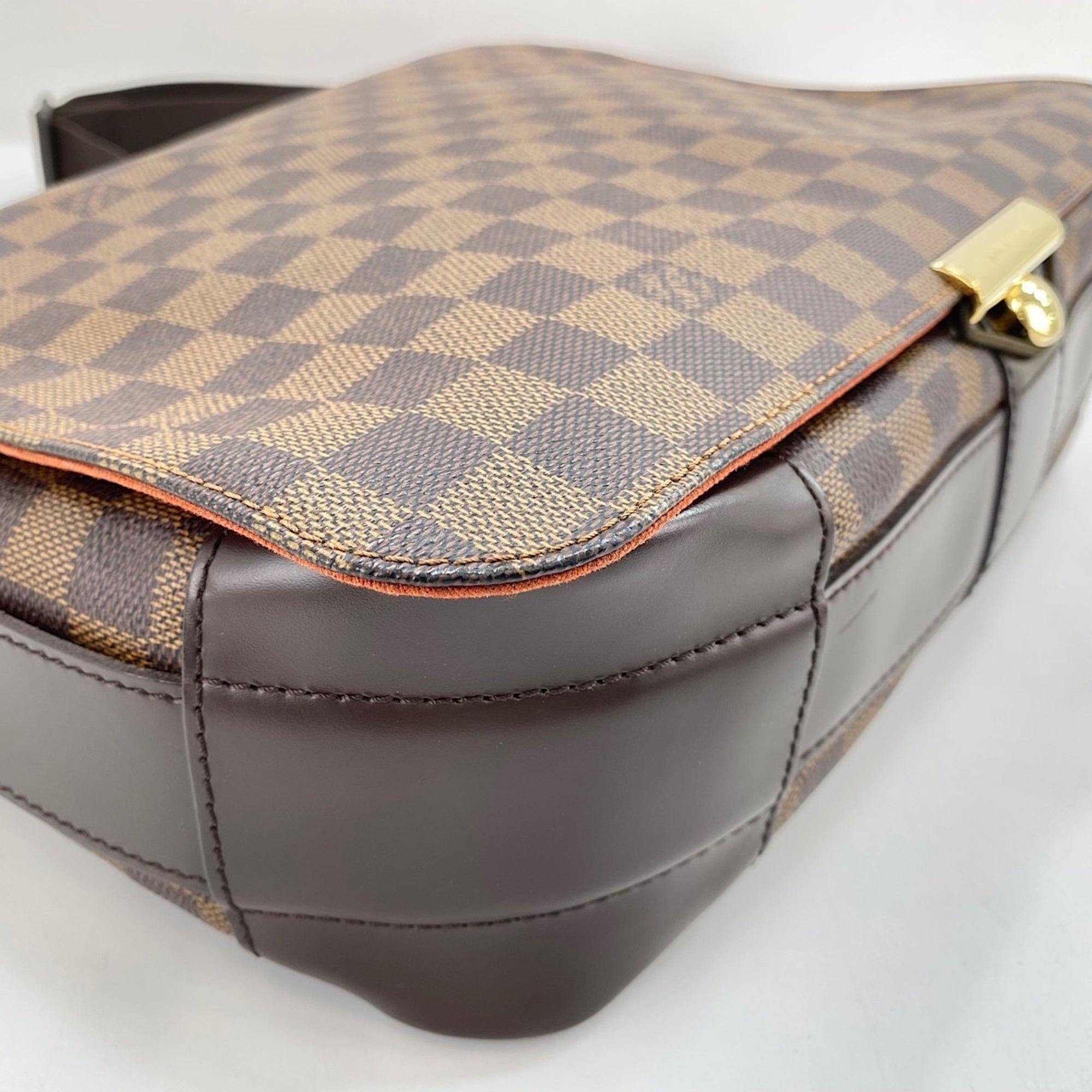 Louis Vuitton Brown Shoulder Bag (Pre-Owned)