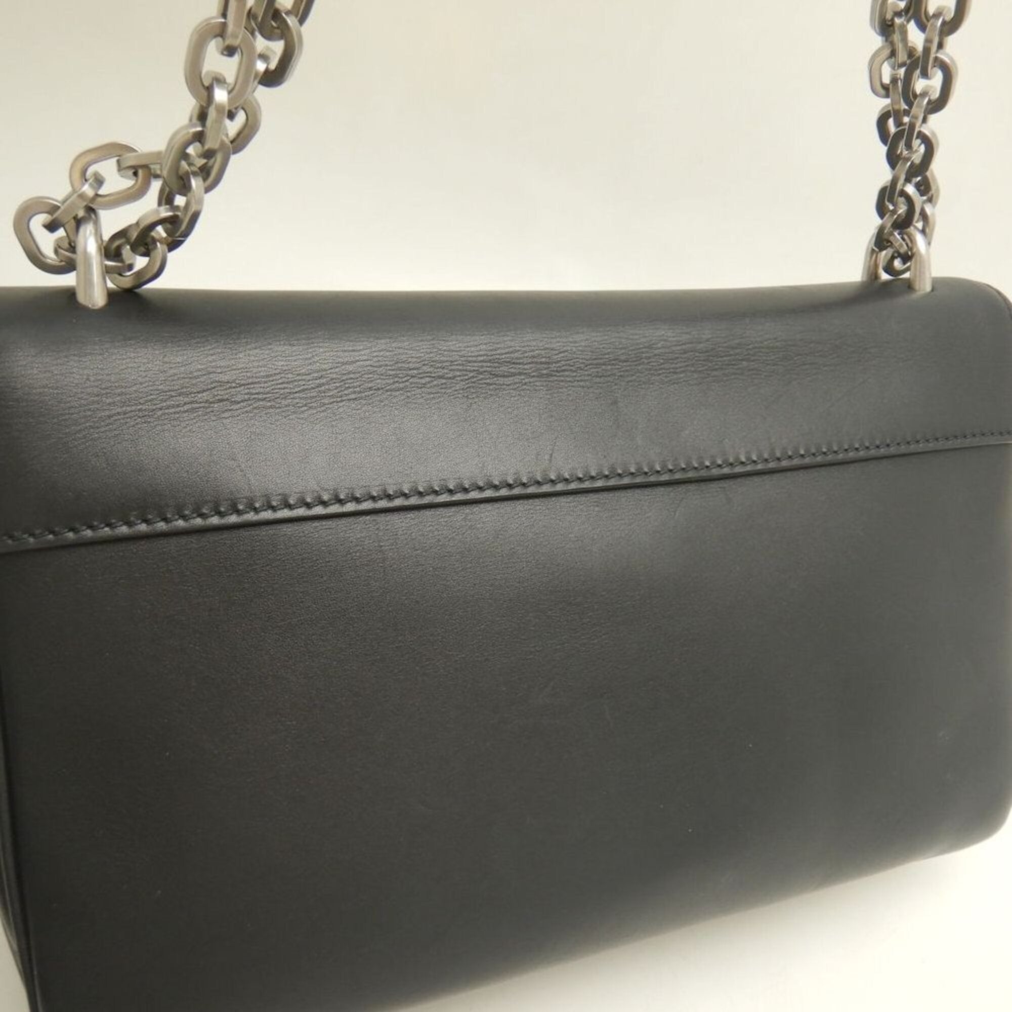 Prada Nero Leather Shoulder Bag (Pre-Owned)