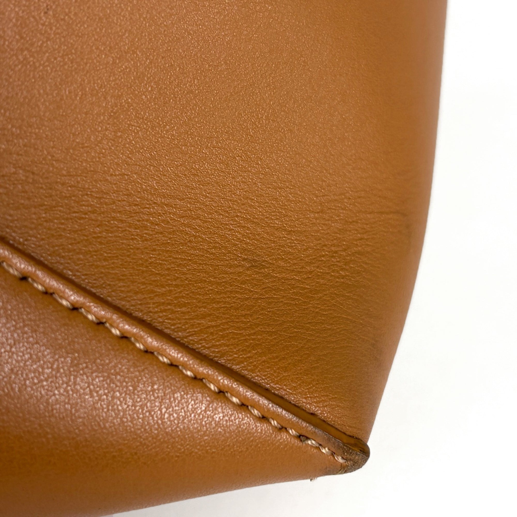 Loewe Leather Tote Bag (Pre-Owned)