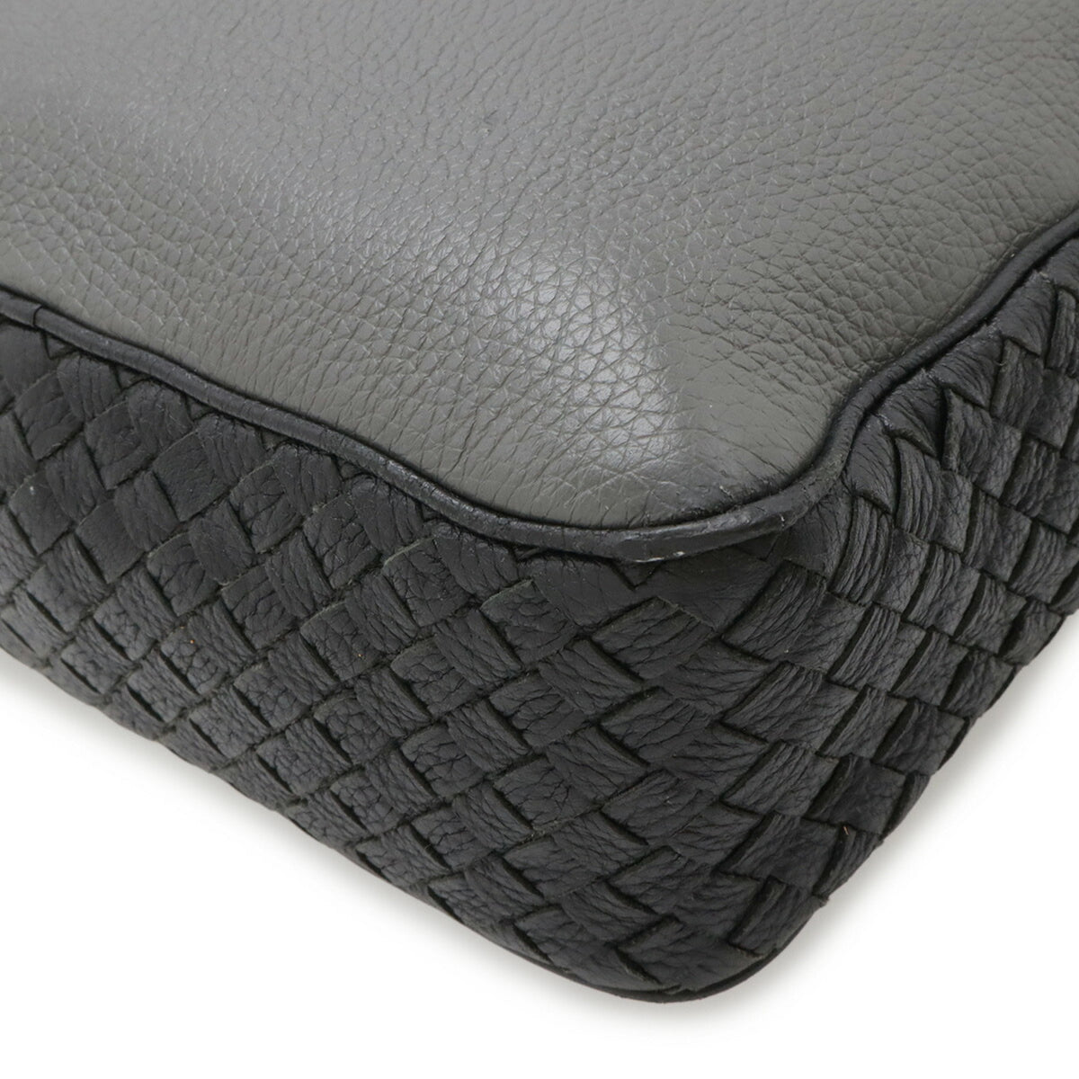 Bottega Veneta Intrecciato Black Leather Shoulder Bag (Pre-Owned)