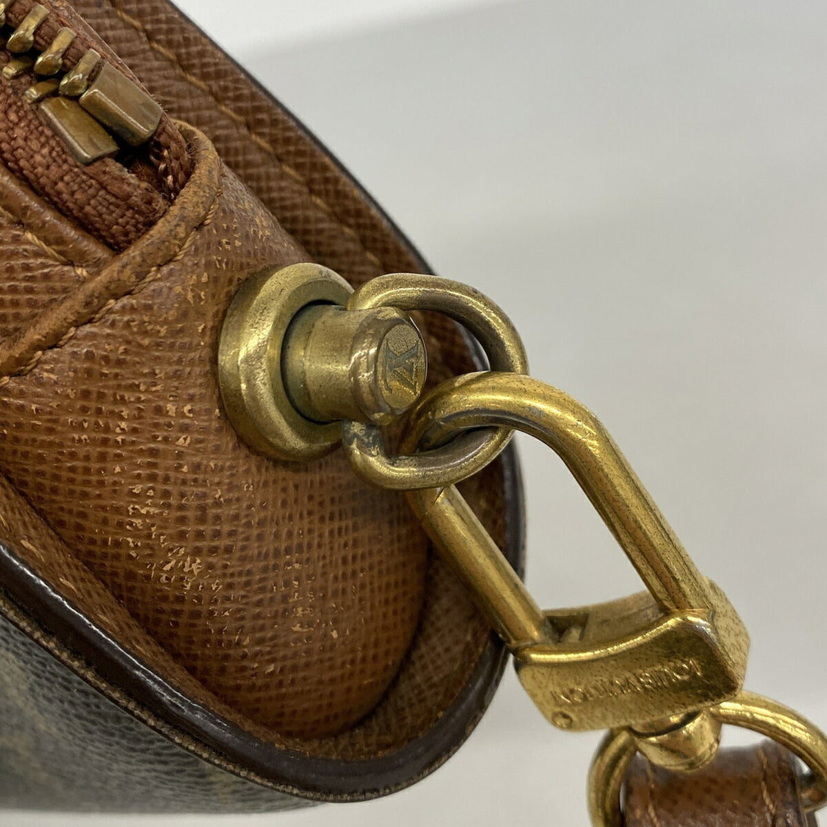 Louis Vuitton Brown Clutch Bag (Pre-Owned)