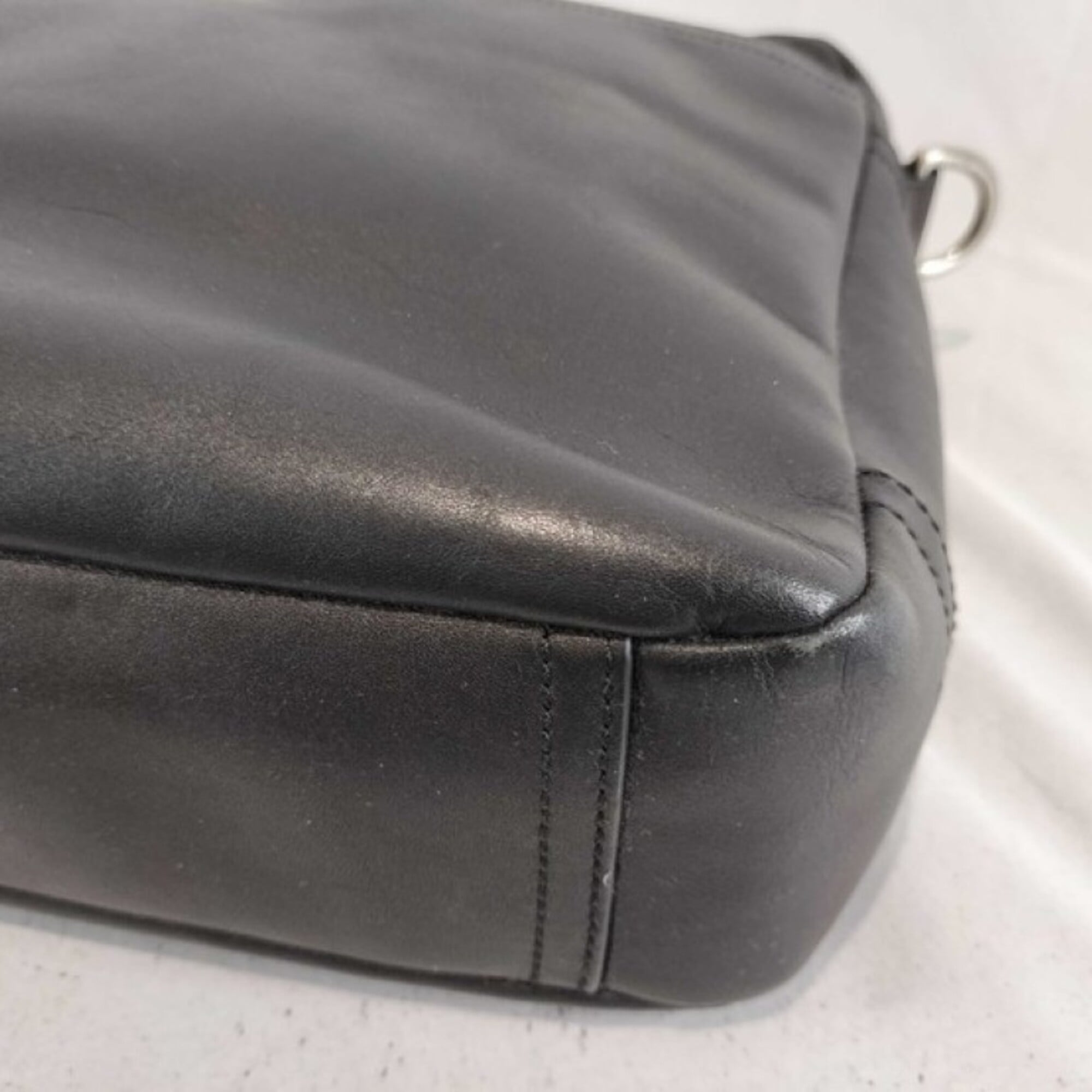 Coach Black Leather Handbag (Pre-Owned)