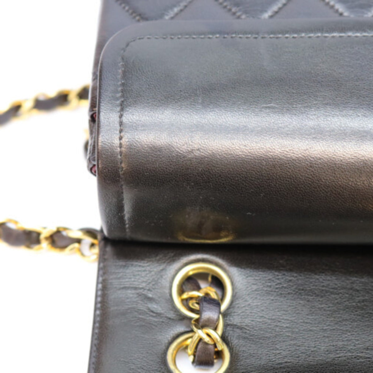Chanel Black Leather Shoulder Bag (Pre-Owned)