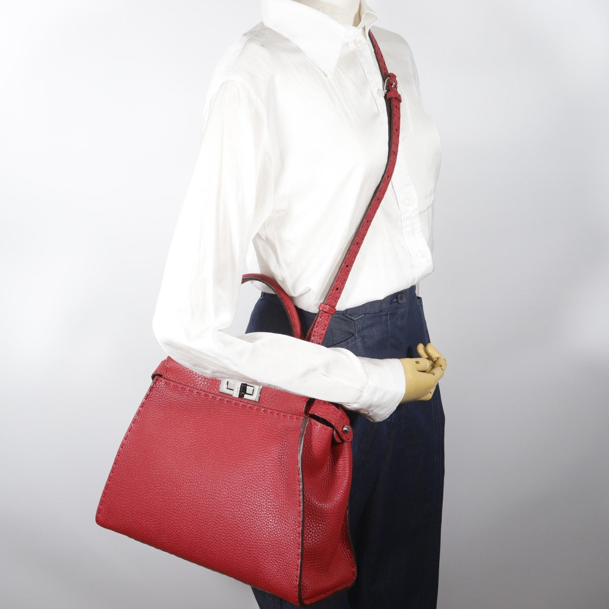 Fendi Red Color Leather Handbag (Pre-Owned)