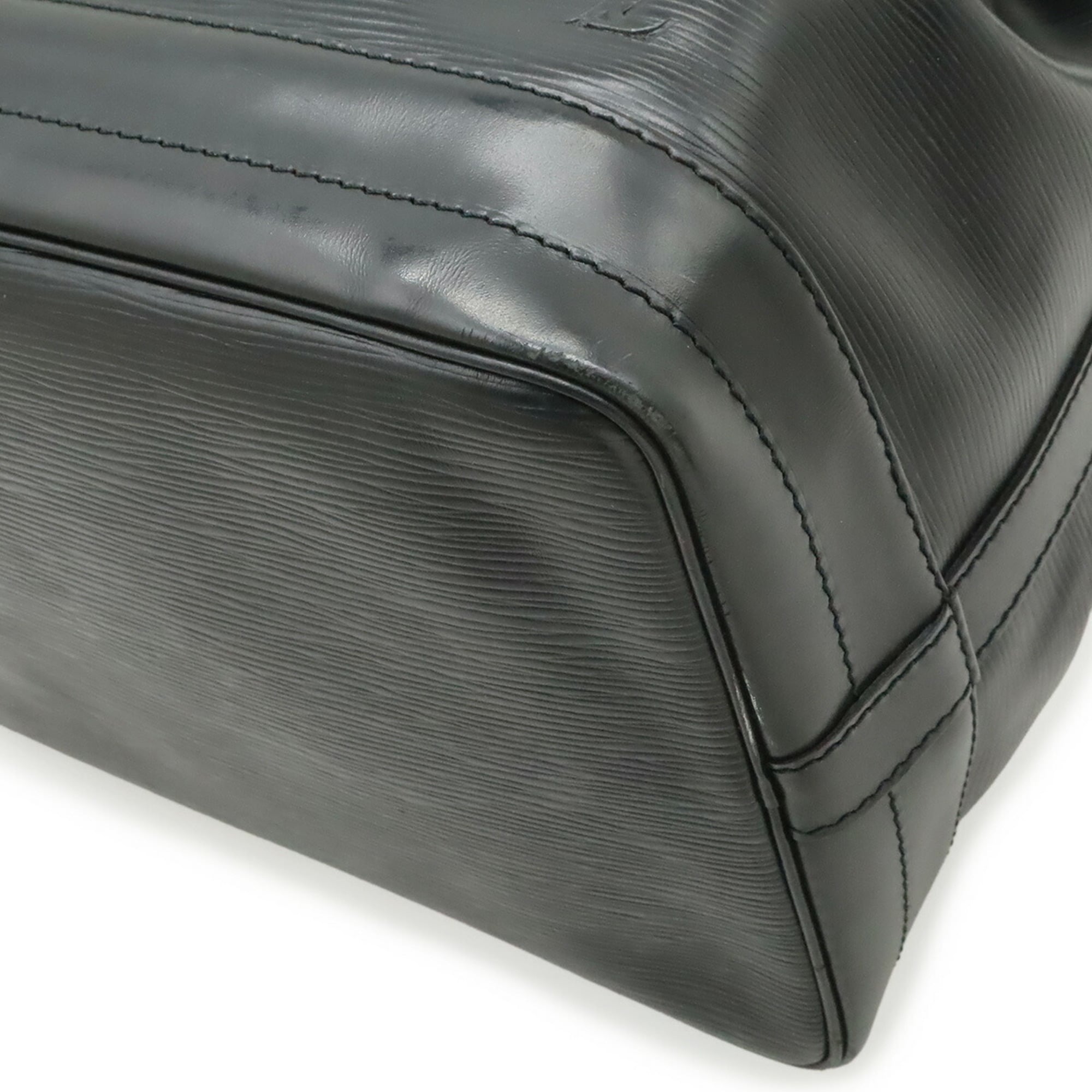 Louis Vuitton Black Noir Epi Leather Shoulder Bag (Pre-Owned)