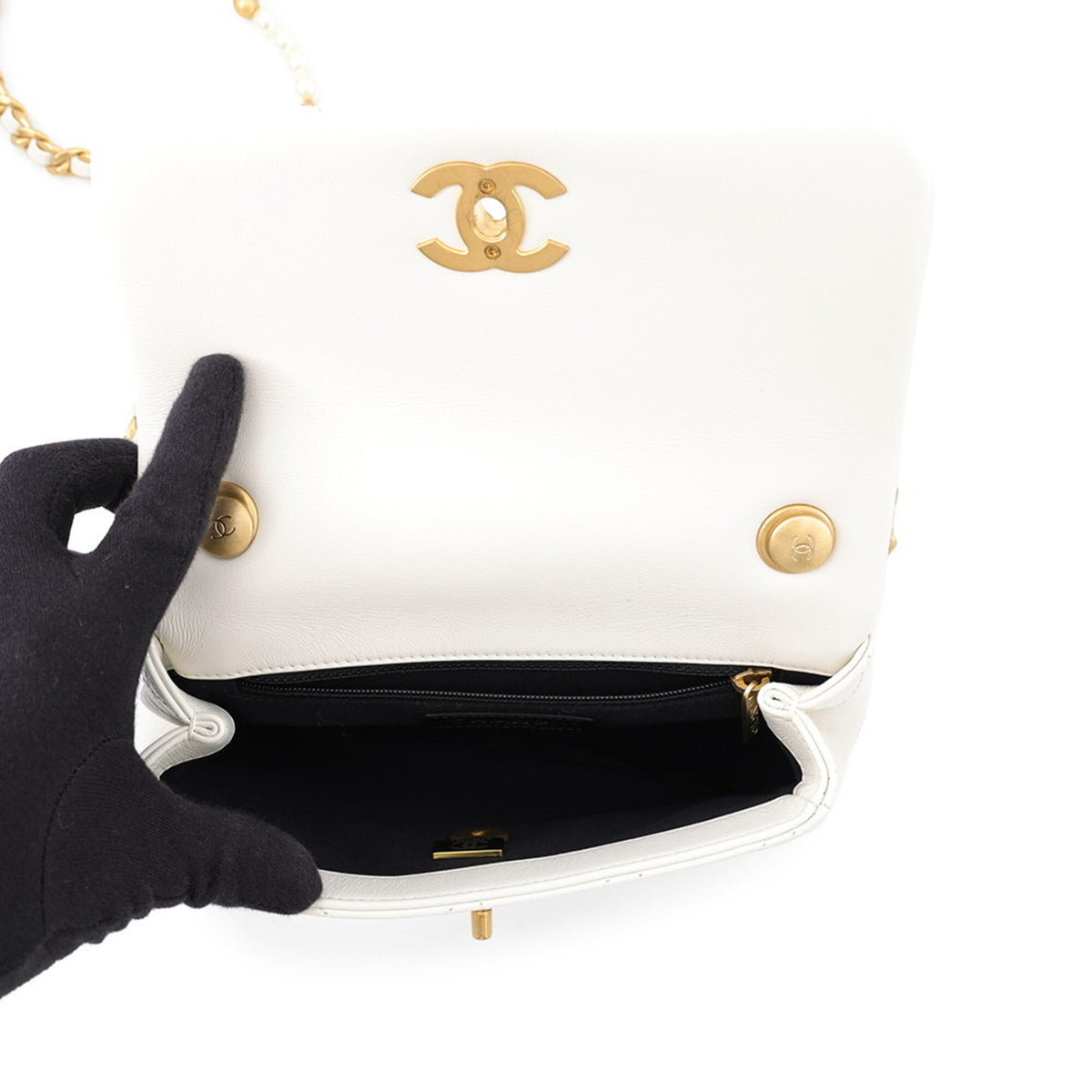 Chanel Matelasse White Leather Handbag Shoulder Bag (Pre-Owned)
