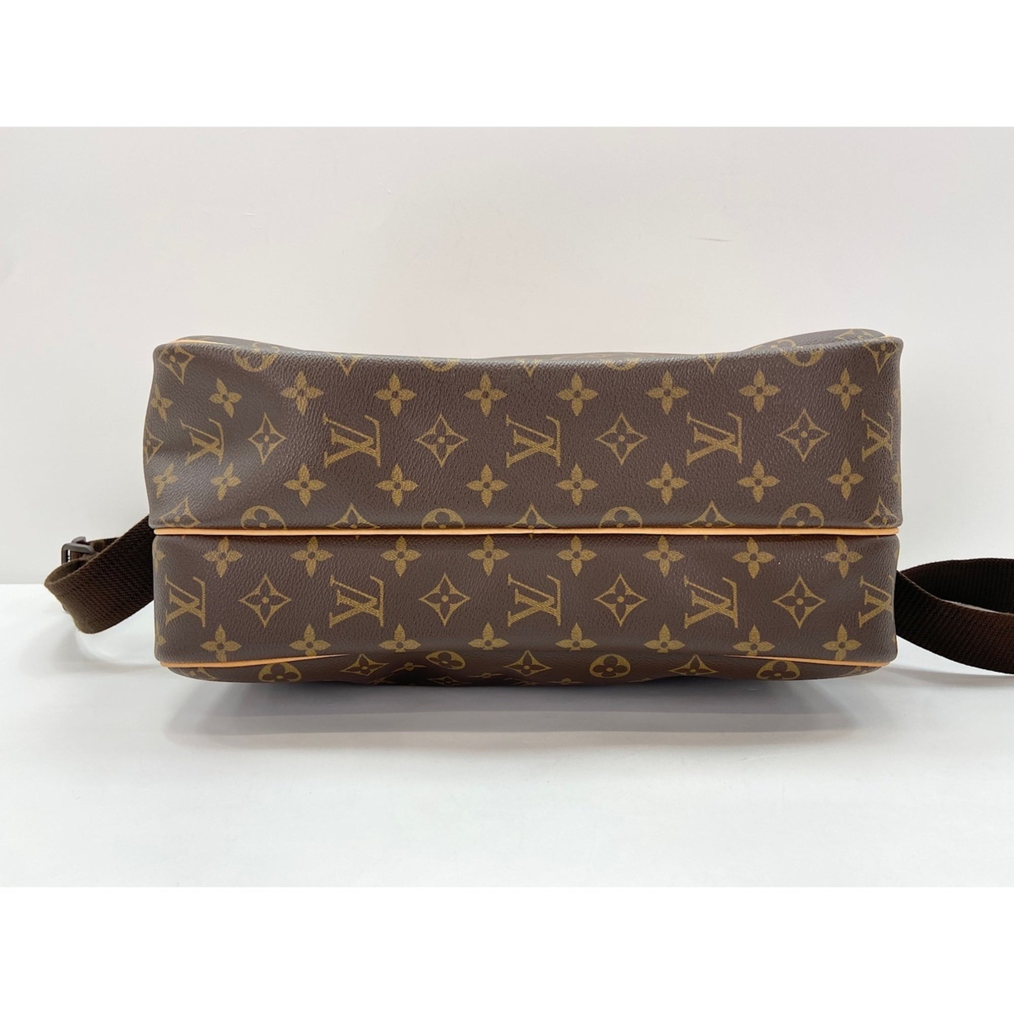 Louis Vuitton Brown Shoulder Bag (Pre-Owned)