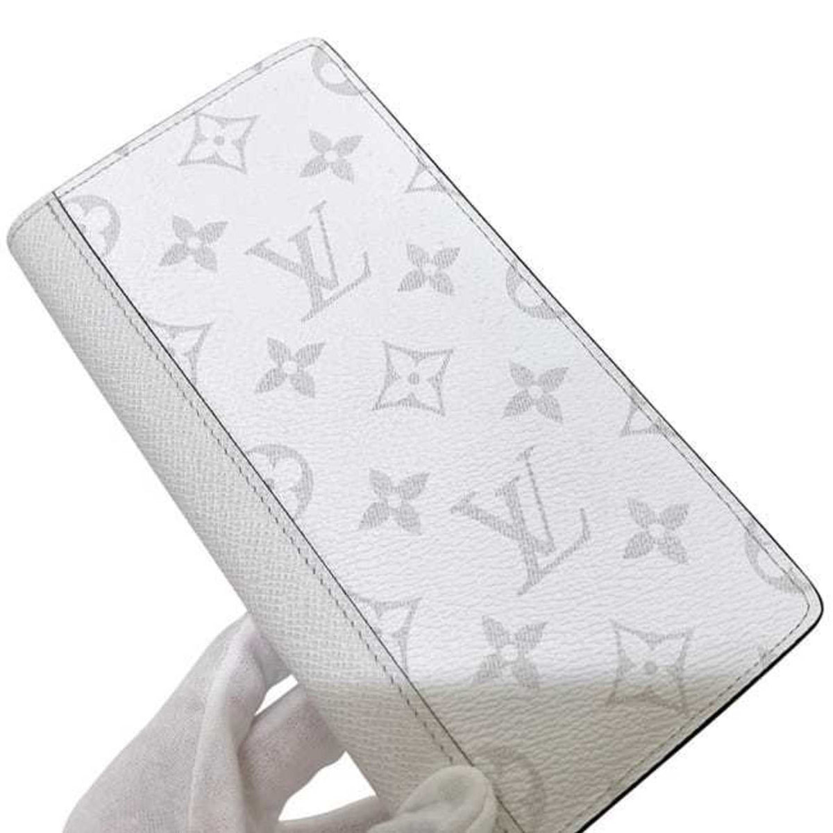 Louis Vuitton White Taiga Leather Monogram Long Wallet (Bi-Fold) (Pre-Owned)