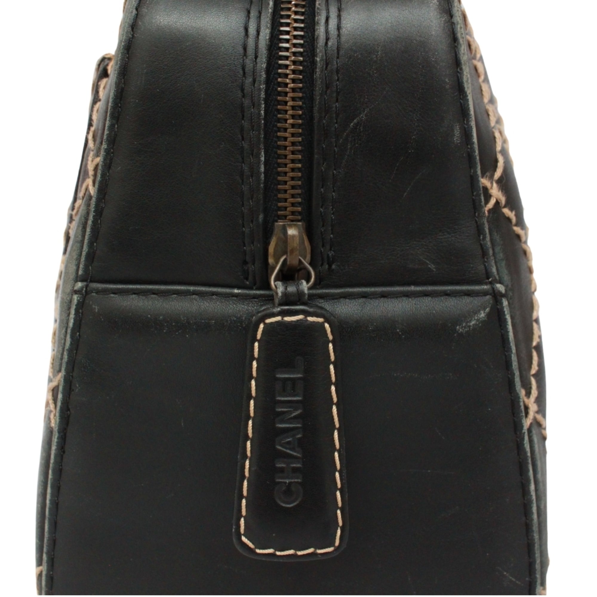 Chanel Black Leather Handbag (Pre-Owned)