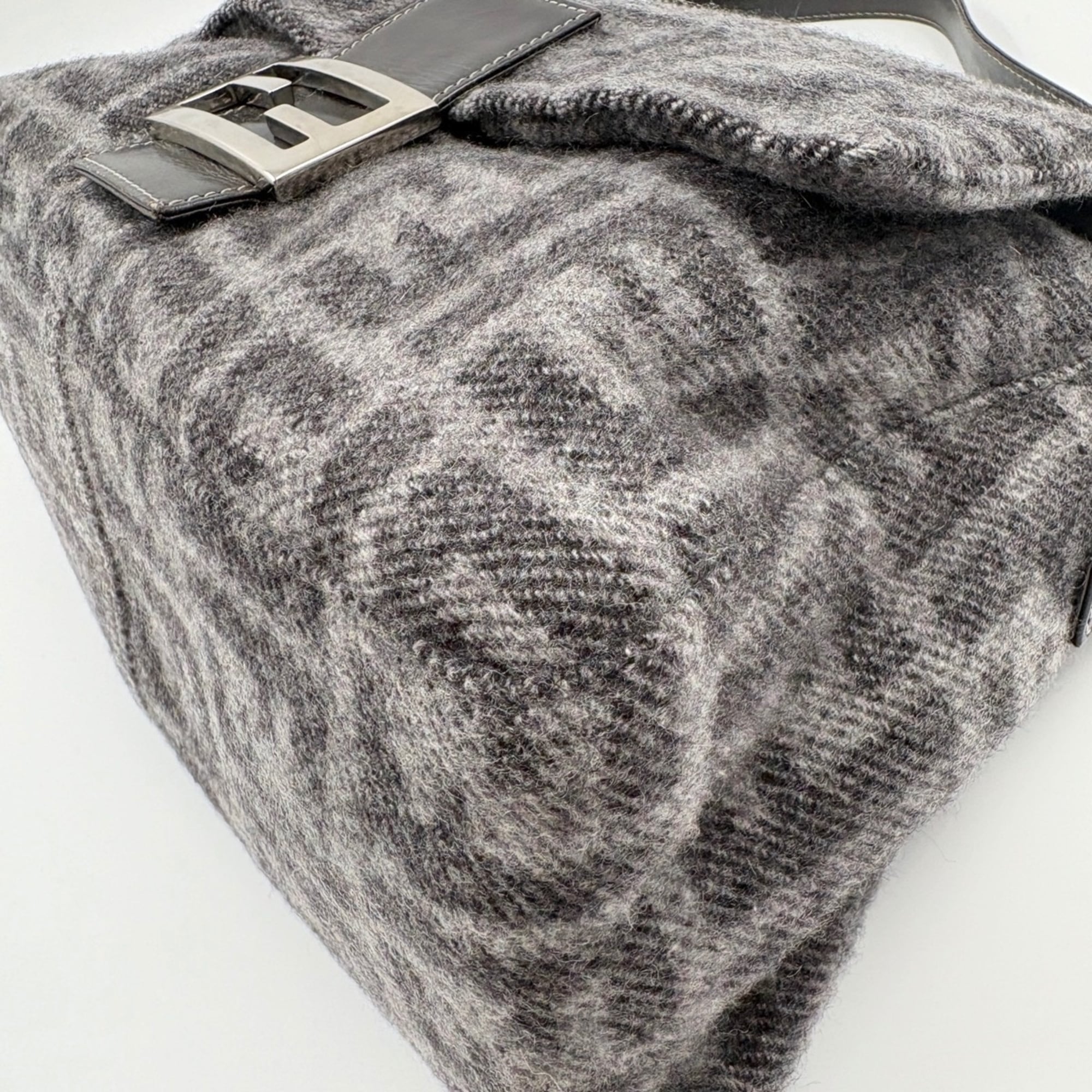 Fendi Gray Handbag (Pre-Owned)