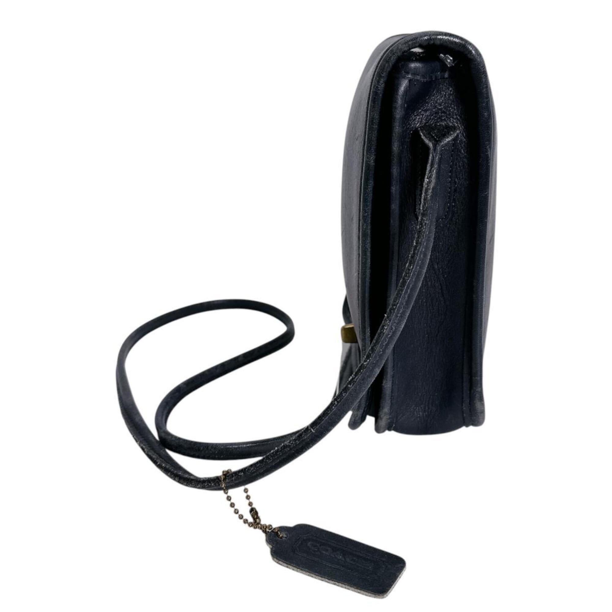 Coach Navy Leather Shoulder Bag (Pre-Owned)
