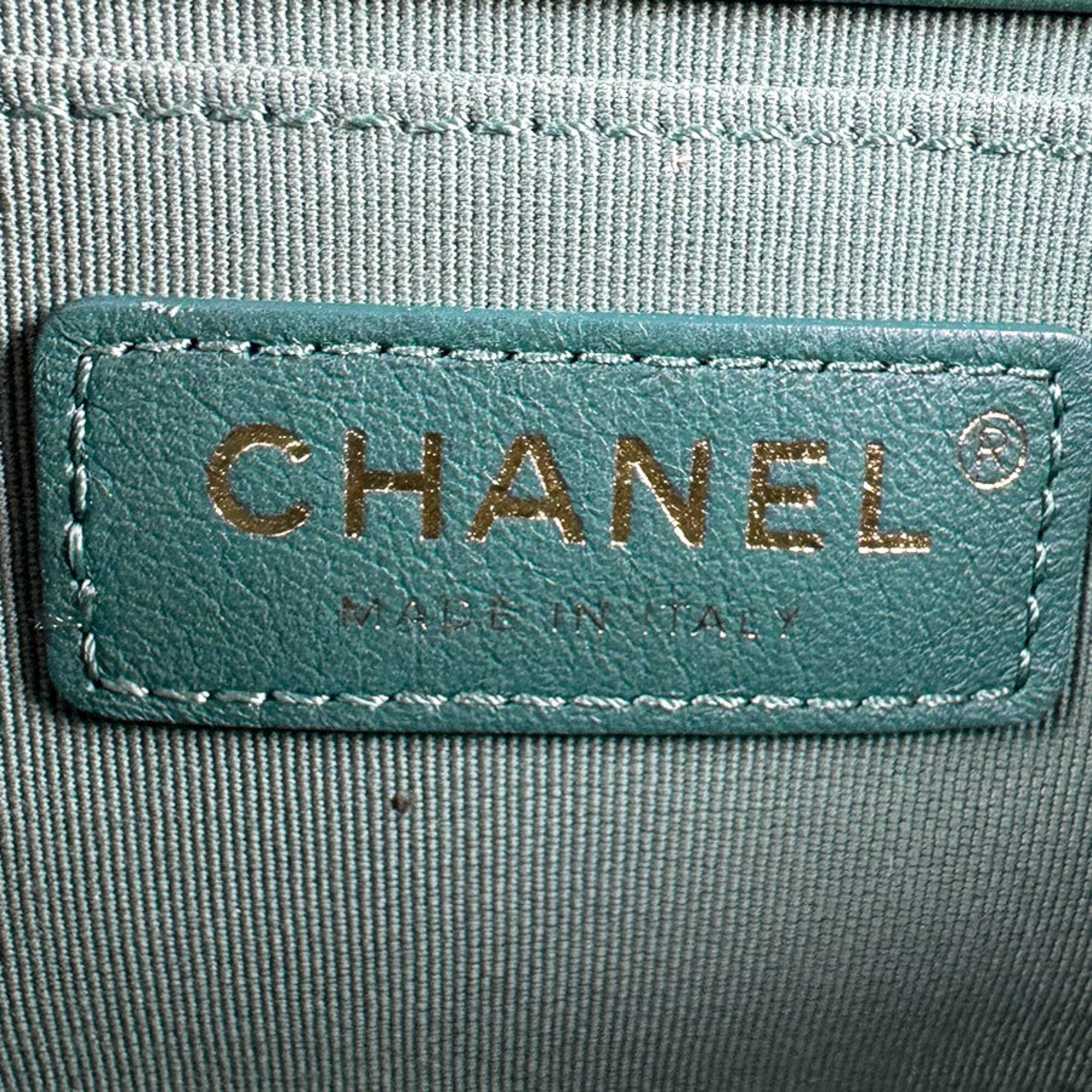 Chanel Green Leather Shoulder Bag (Pre-Owned)