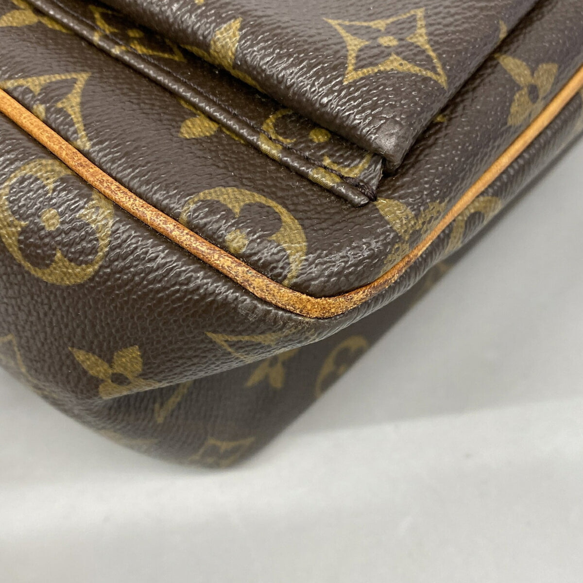 Louis Vuitton Brown Shoulder Bag (Pre-Owned)