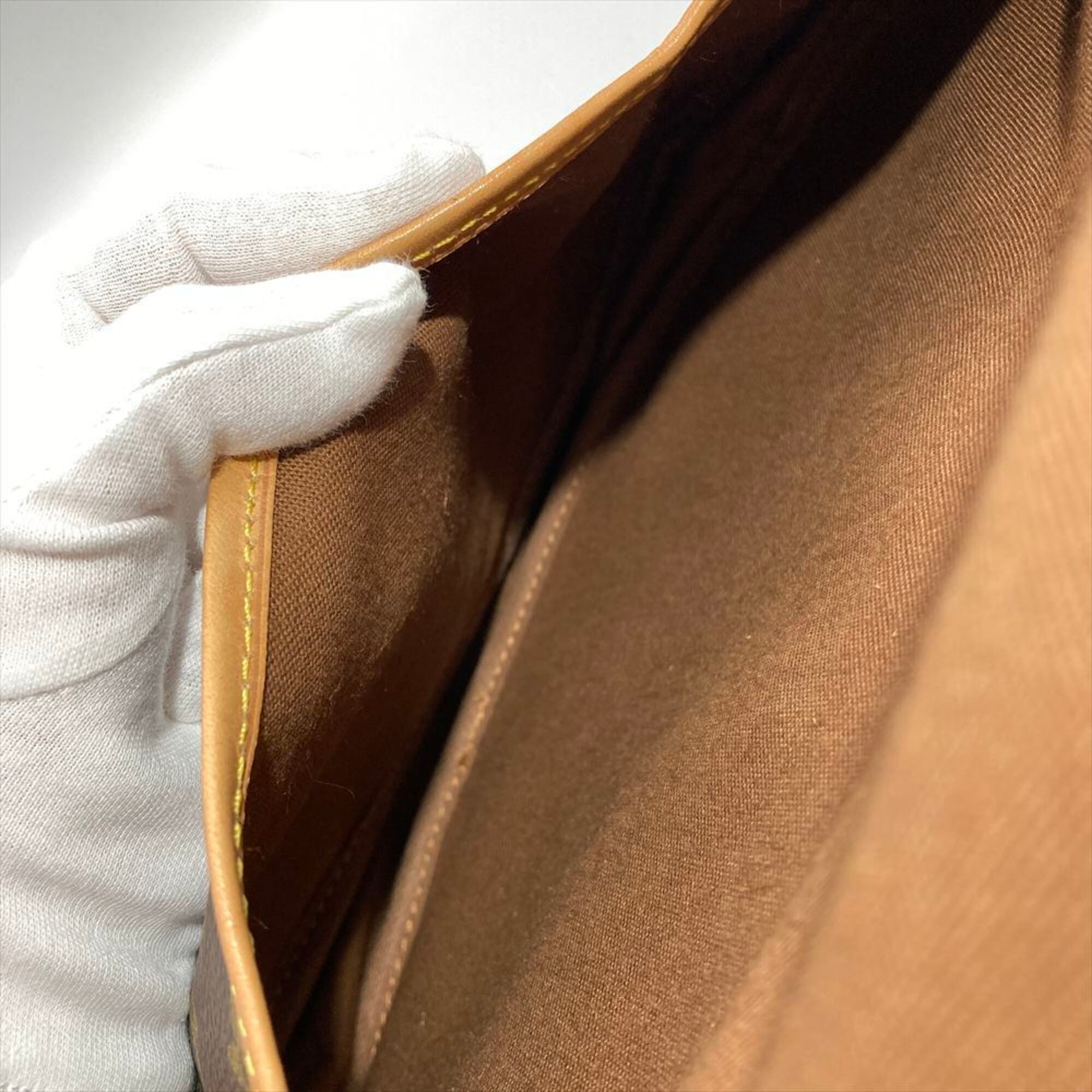 Louis Vuitton Brown Monogram Monogram Shoulder Bag (Pre-Owned)
