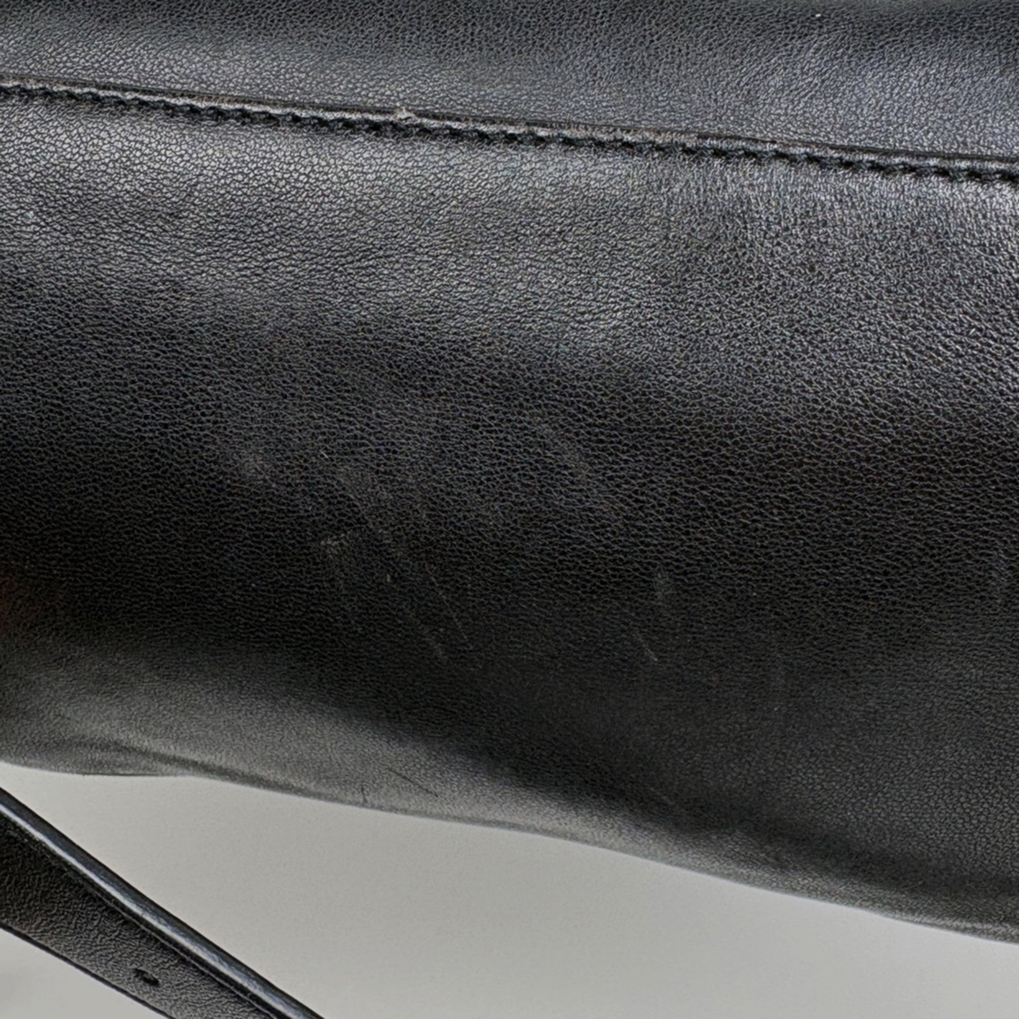 Saint Laurent Black Leather Sling Bag (Pre-Owned)