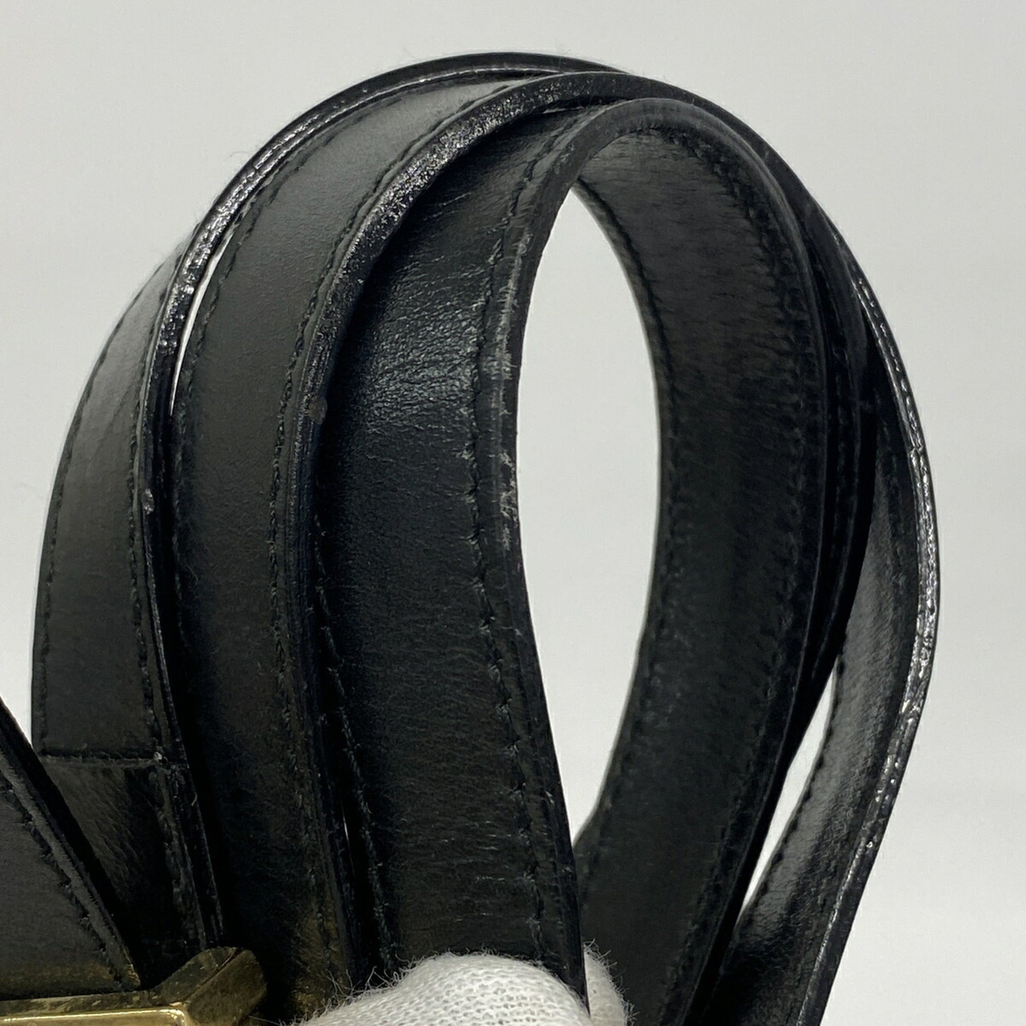 Salvatore Ferragamo Black Leather Handbag (Pre-Owned)