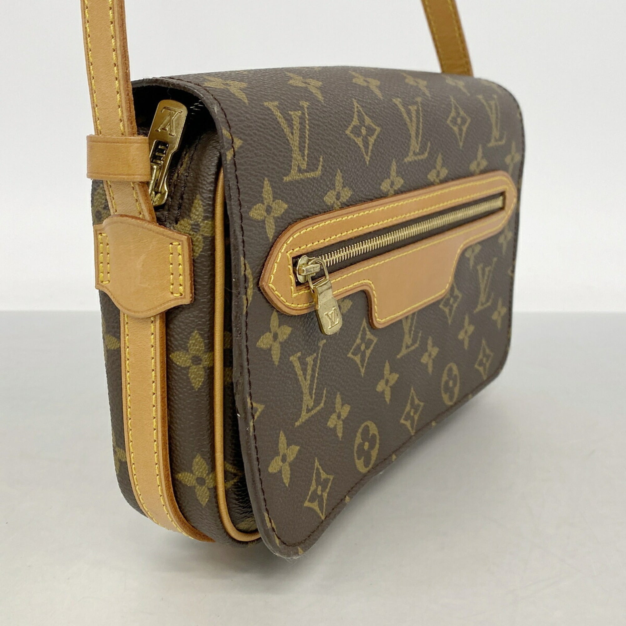 Louis Vuitton Brown Shoulder Bag (Pre-Owned)